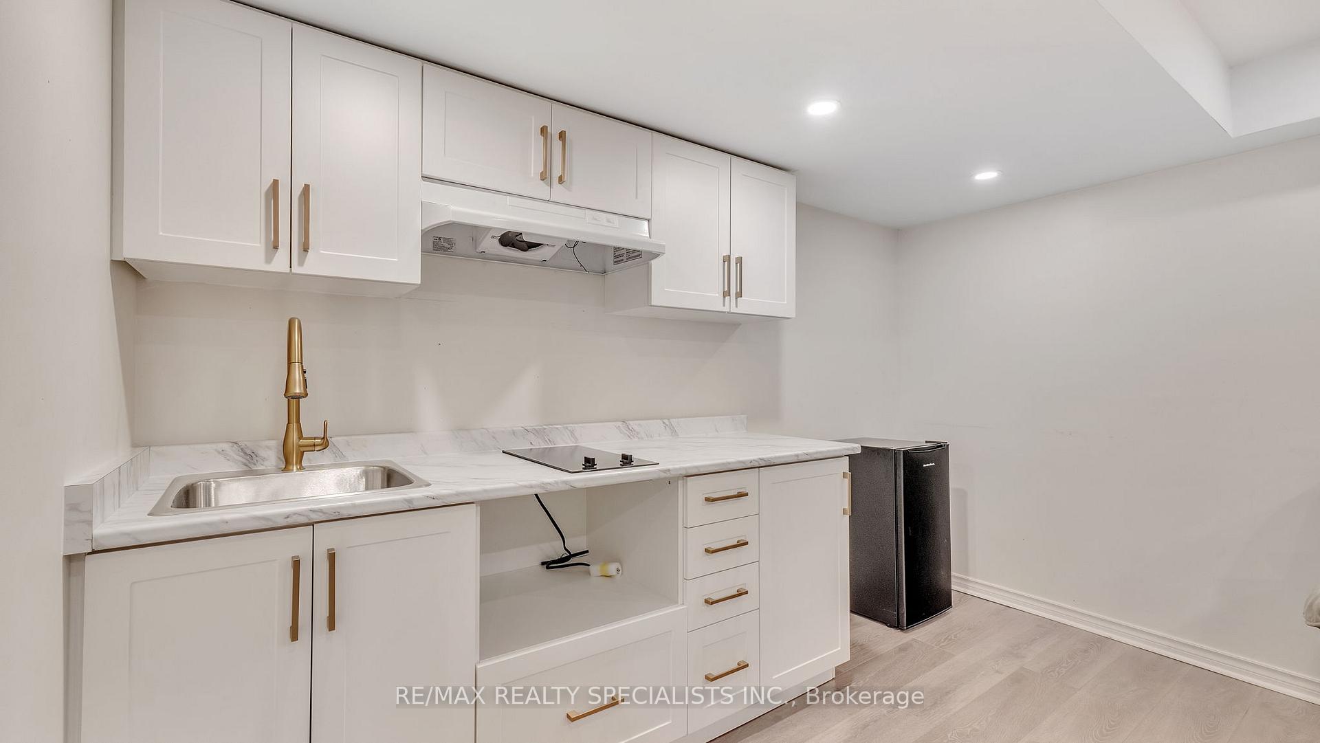 Photo 11 of 39 Larkin Lane, Clarington, Bowmanville — HOMEH