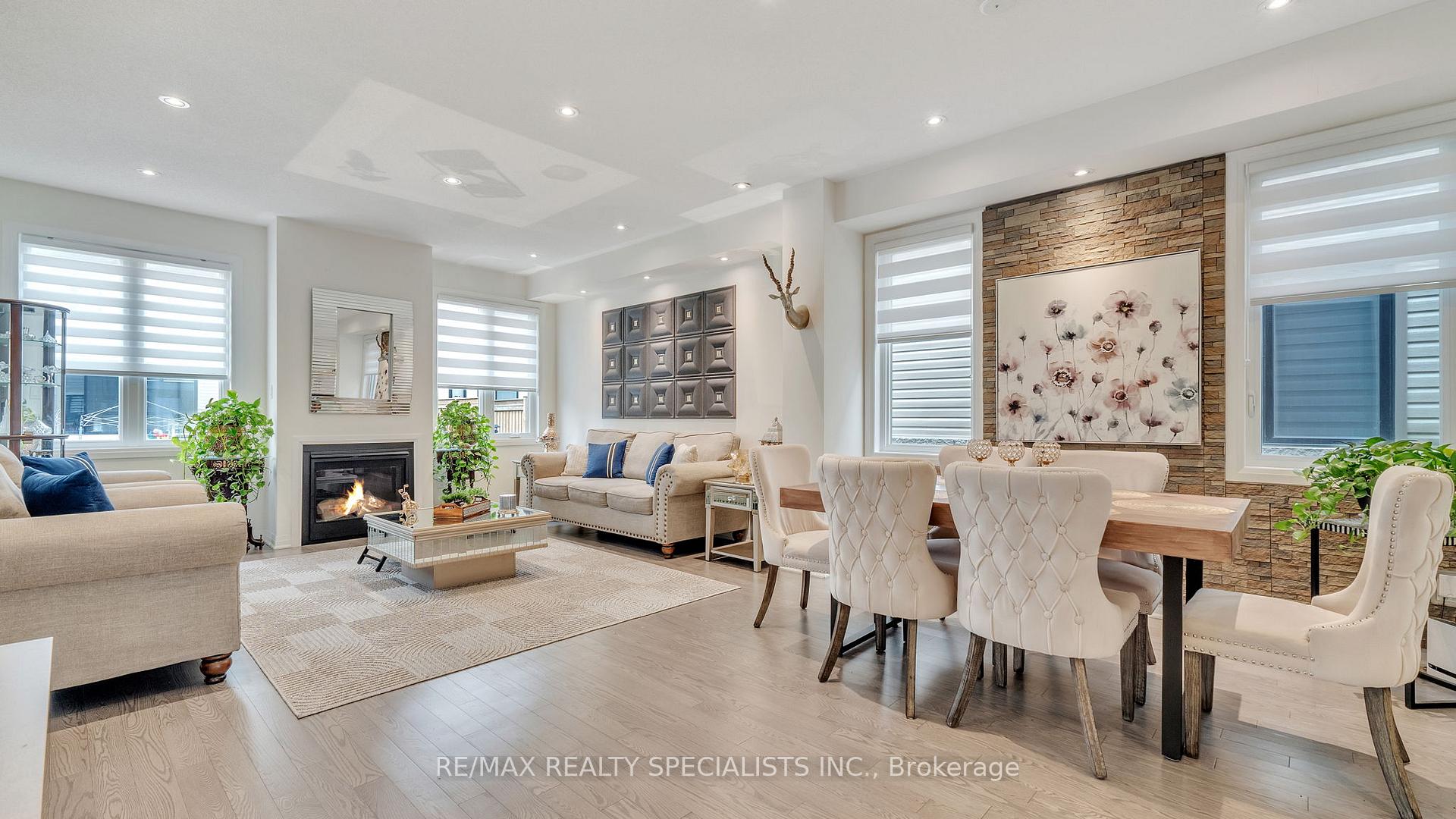 Photo 14 of 39 Larkin Lane, Clarington, Bowmanville — HOMEH