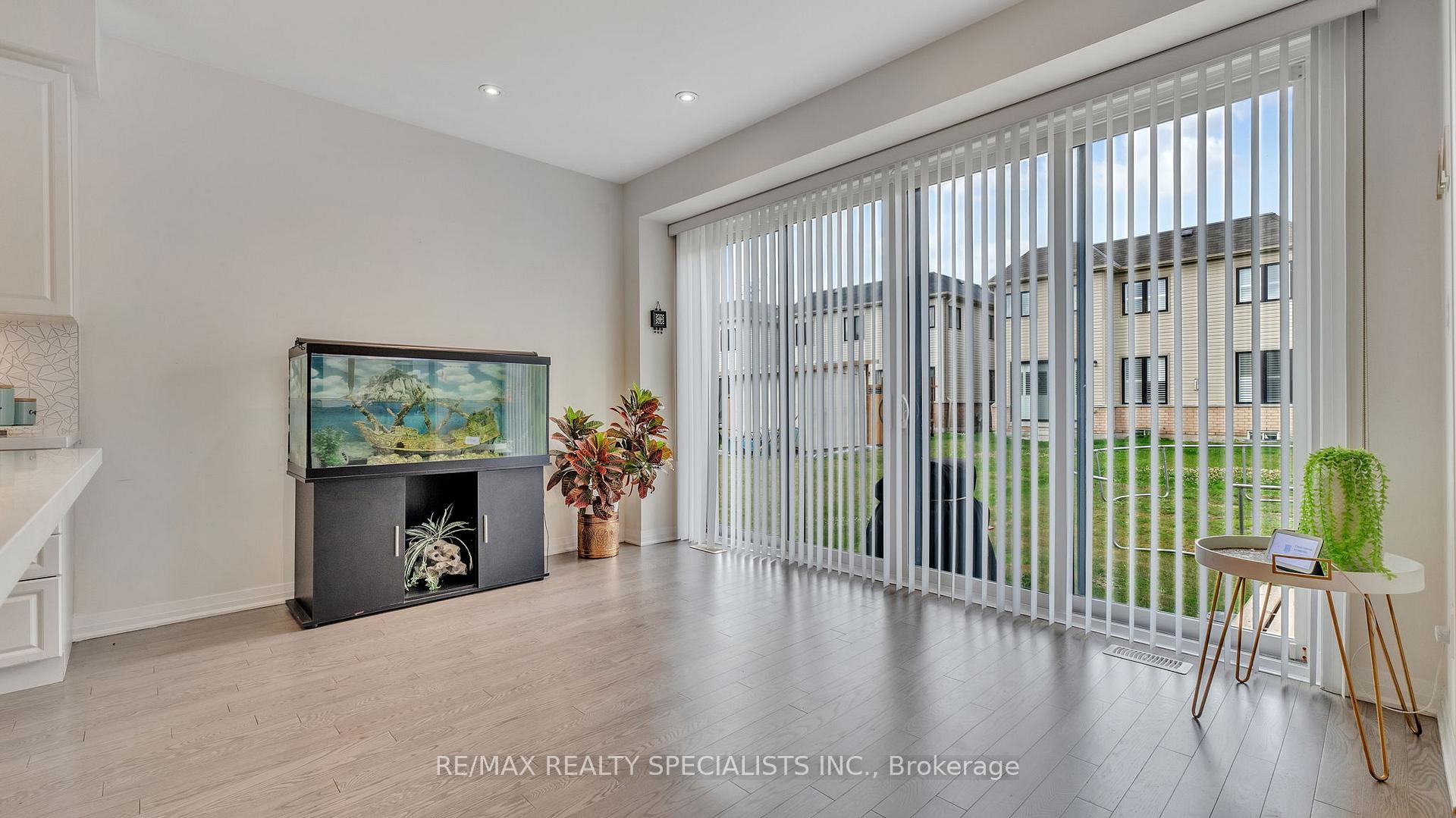 Photo 15 of 39 Larkin Lane, Clarington, Bowmanville — HOMEH