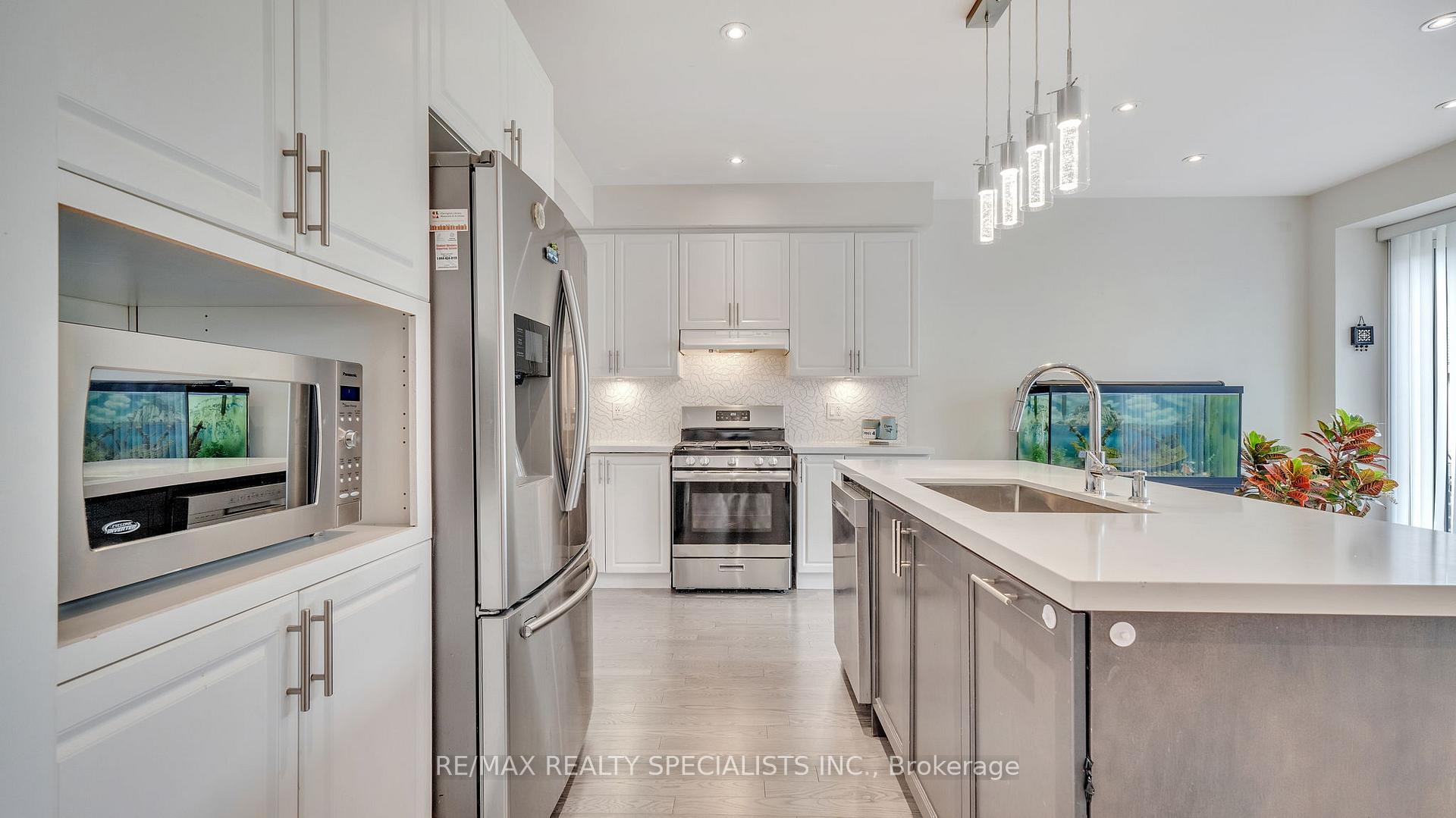 Photo 17 of 39 Larkin Lane, Clarington, Bowmanville — HOMEH