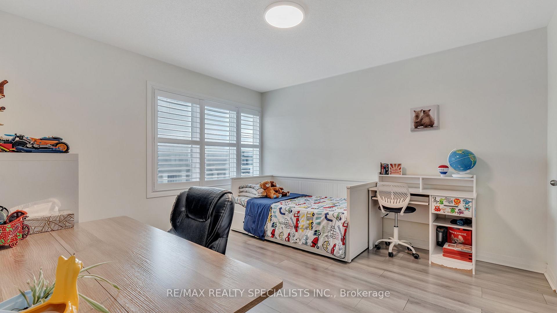 Photo 19 of 39 Larkin Lane, Clarington, Bowmanville — HOMEH