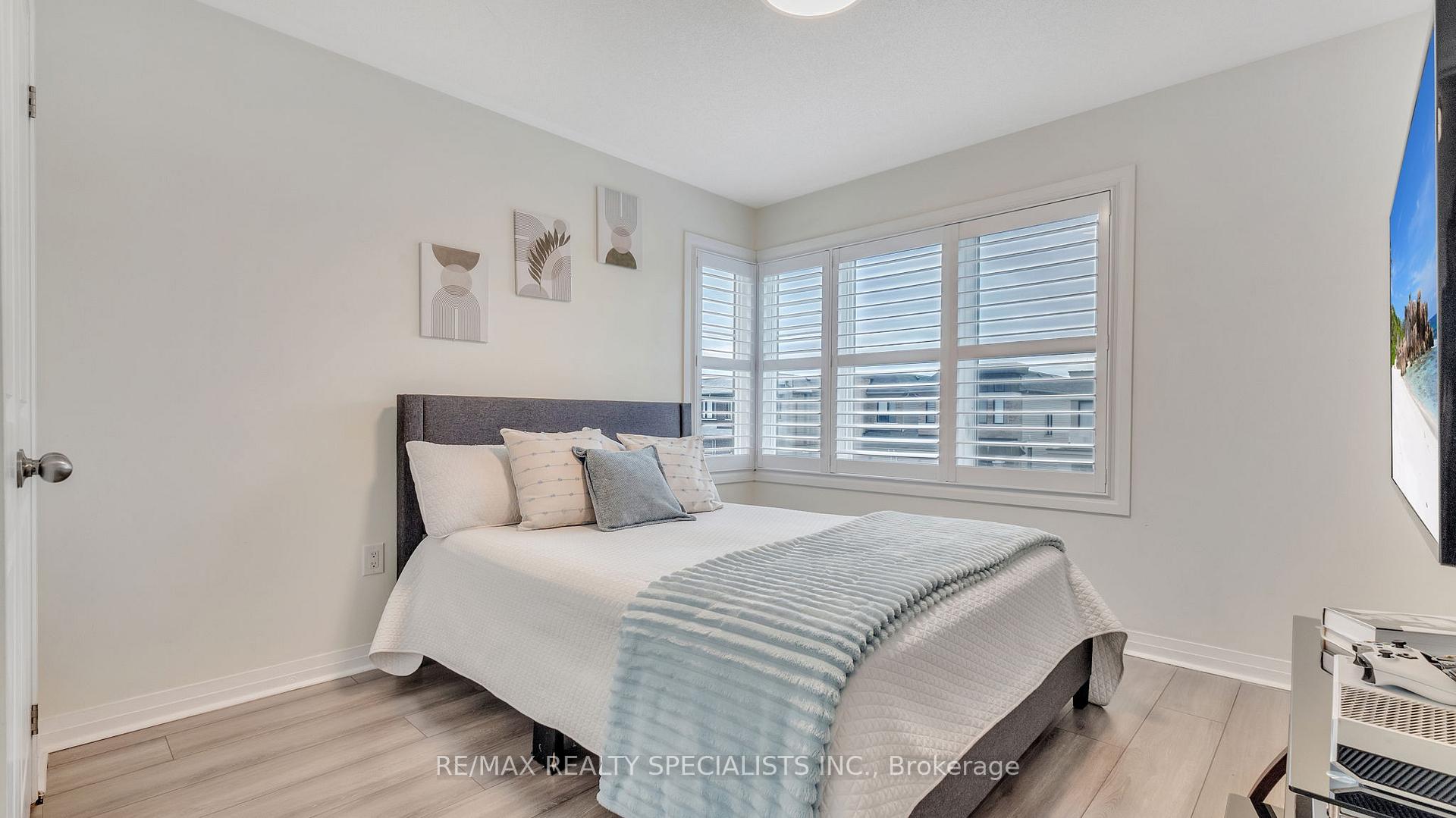 Photo 20 of 39 Larkin Lane, Clarington, Bowmanville — HOMEH