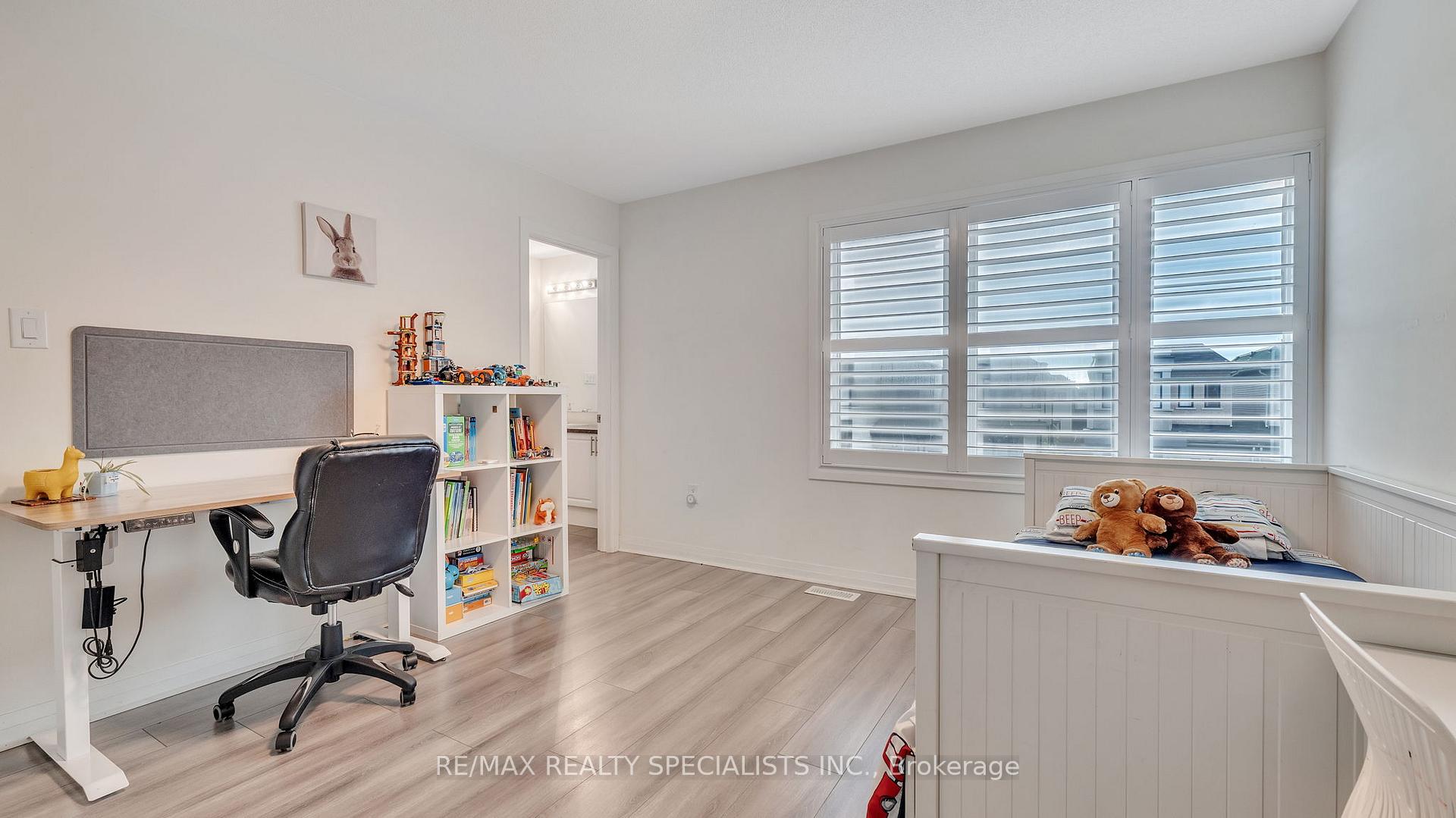Photo 23 of 39 Larkin Lane, Clarington, Bowmanville — HOMEH