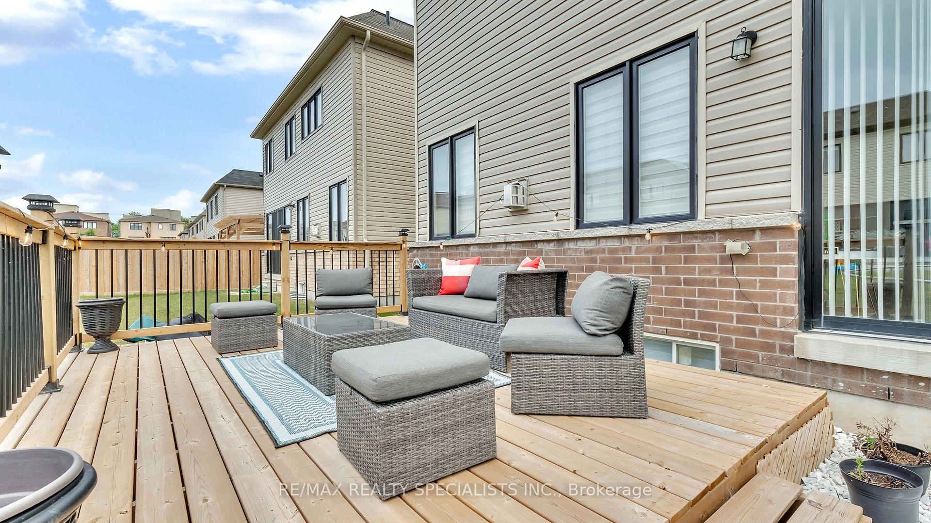 Photo 24 of 39 Larkin Lane, Clarington, Bowmanville — HOMEH
