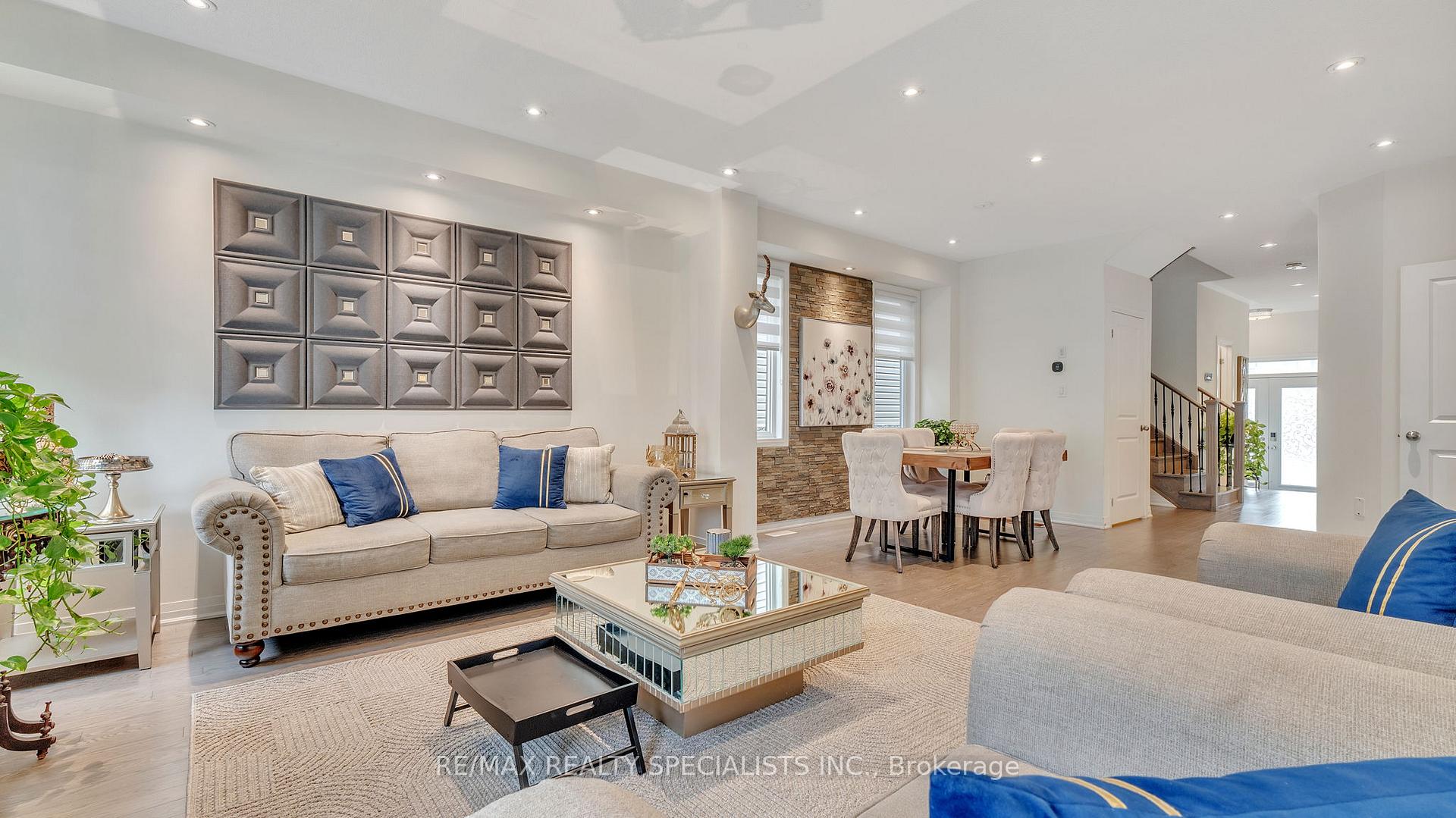 Photo 25 of 39 Larkin Lane, Clarington, Bowmanville — HOMEH