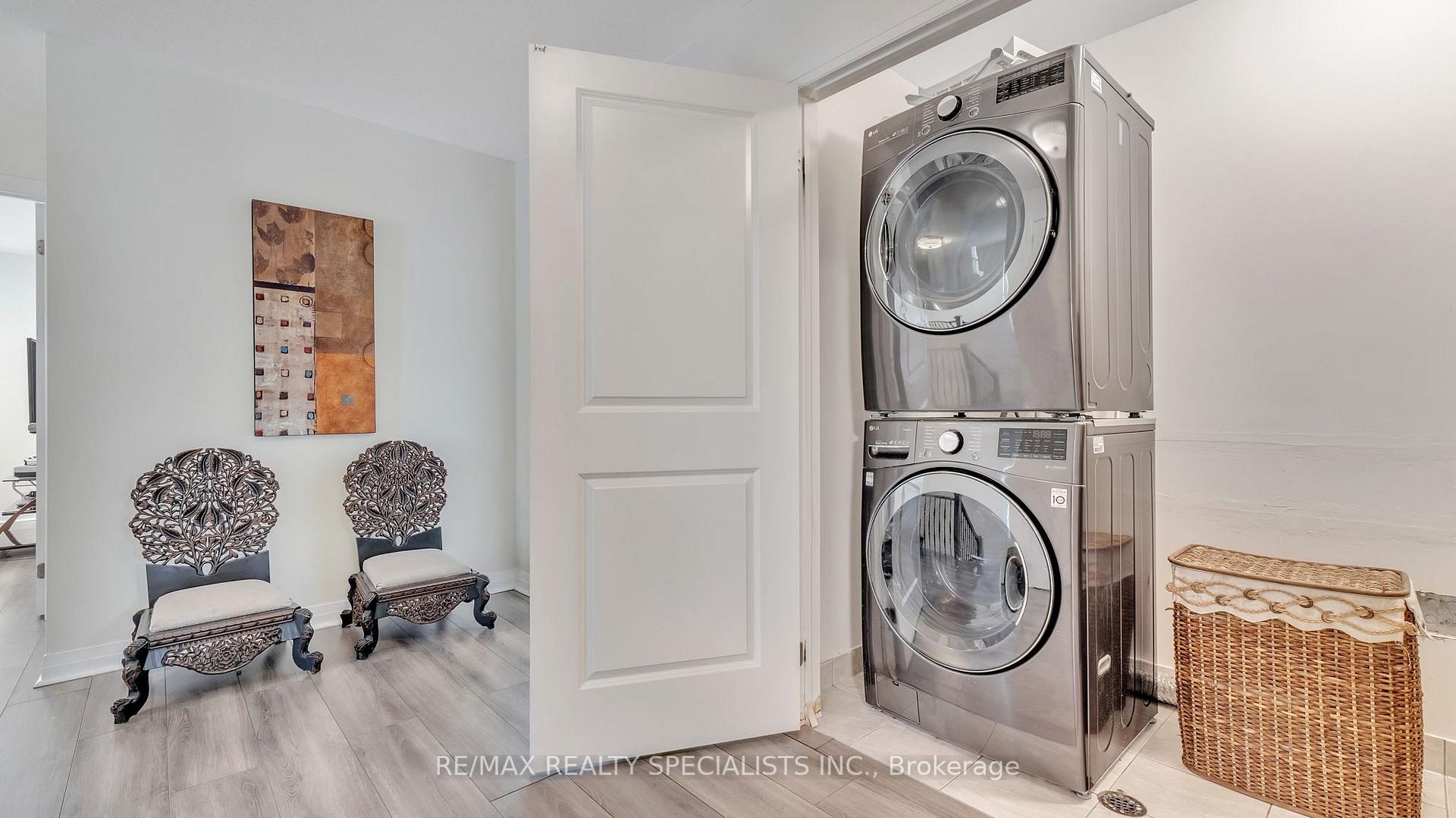 Photo 27 of 39 Larkin Lane, Clarington, Bowmanville — HOMEH