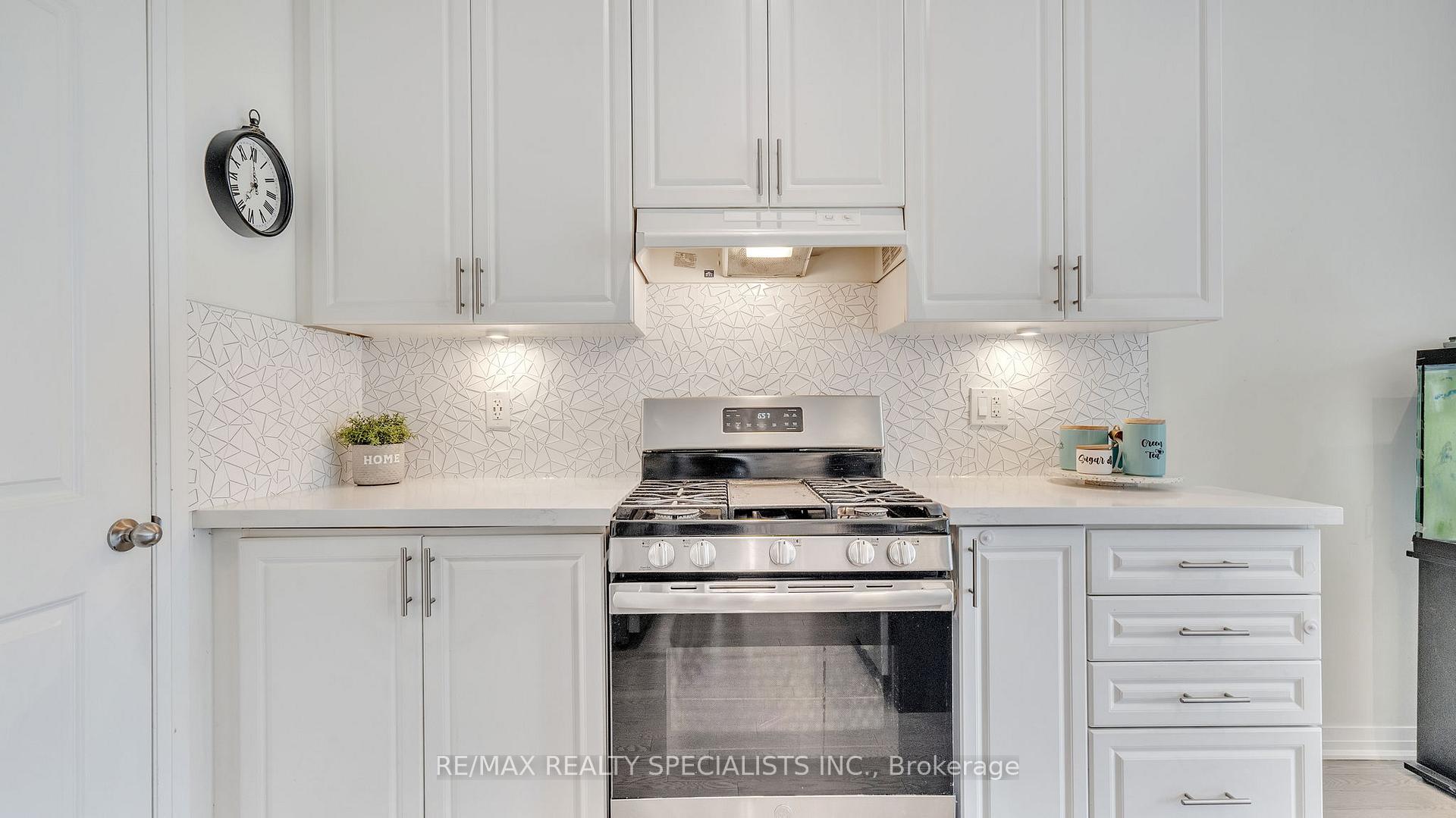 Photo 28 of 39 Larkin Lane, Clarington, Bowmanville — HOMEH