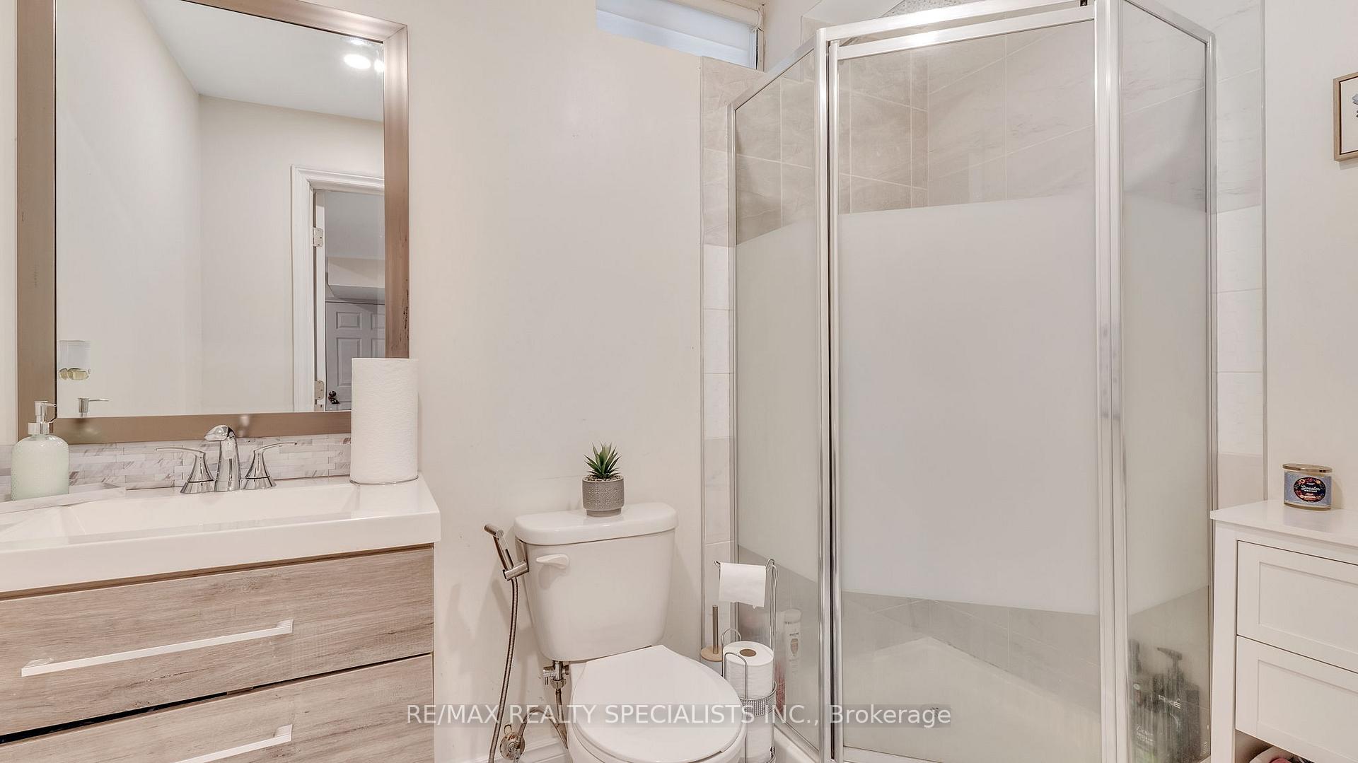 Photo 31 of 39 Larkin Lane, Clarington, Bowmanville — HOMEH