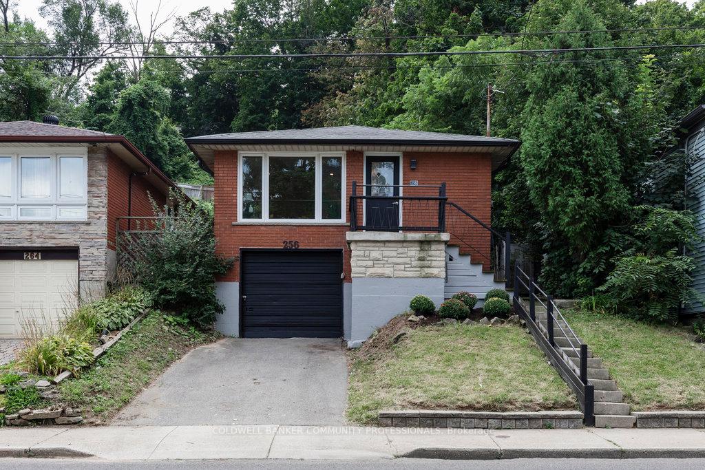 Front of 256 Charlton Avenue E