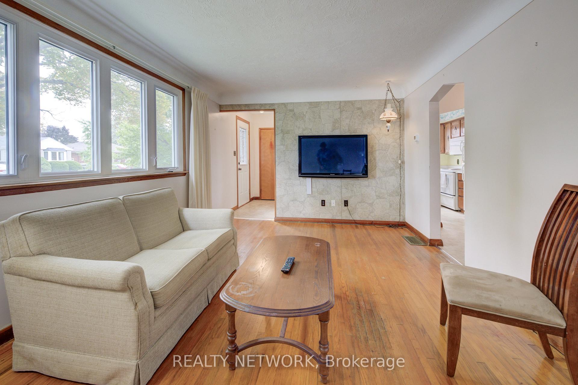 Photo 2 of 22 East 44th Street, Hamilton, Sunninghill — HOMEH