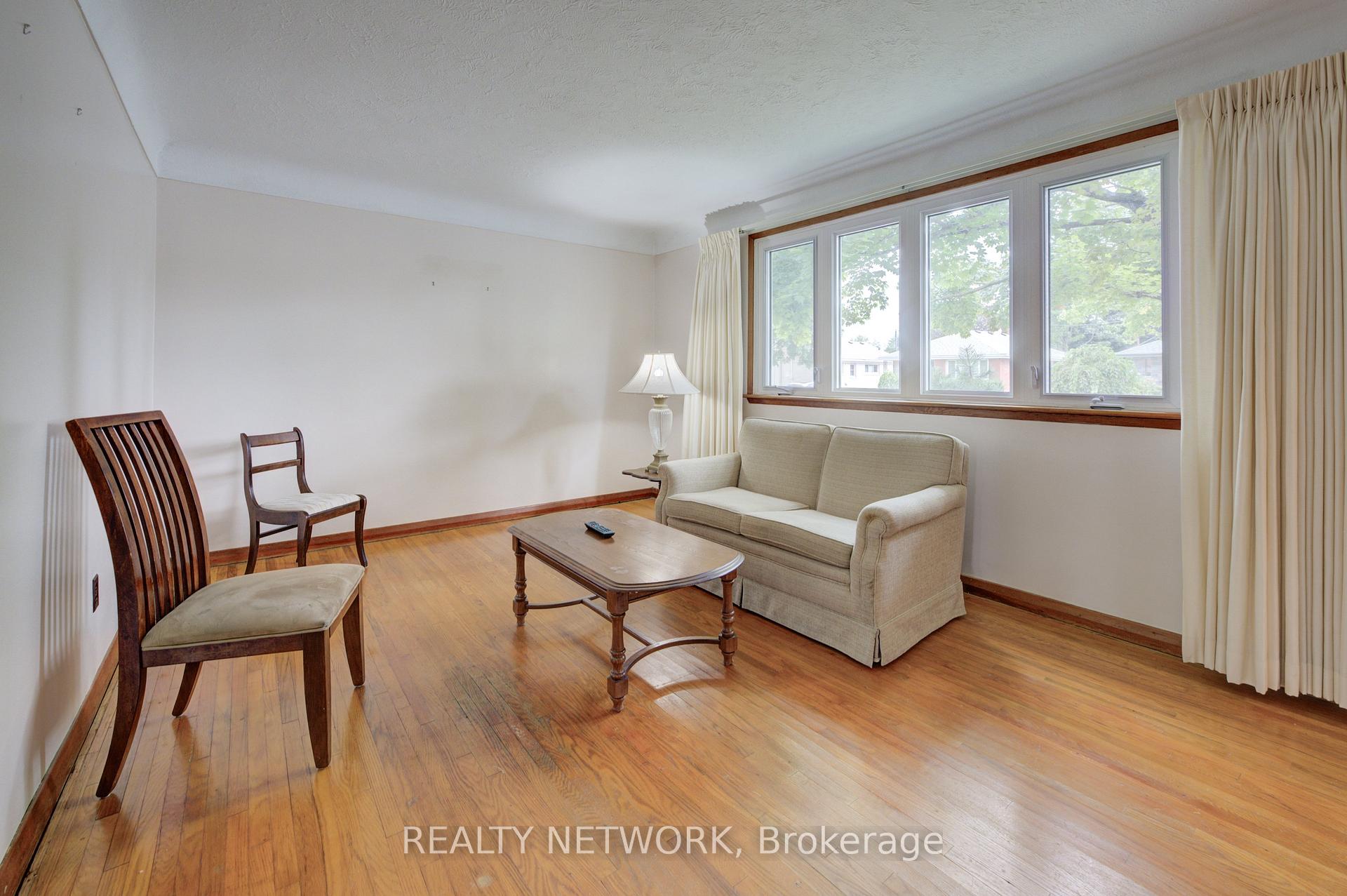 Photo 3 of 22 East 44th Street, Hamilton, Sunninghill — HOMEH