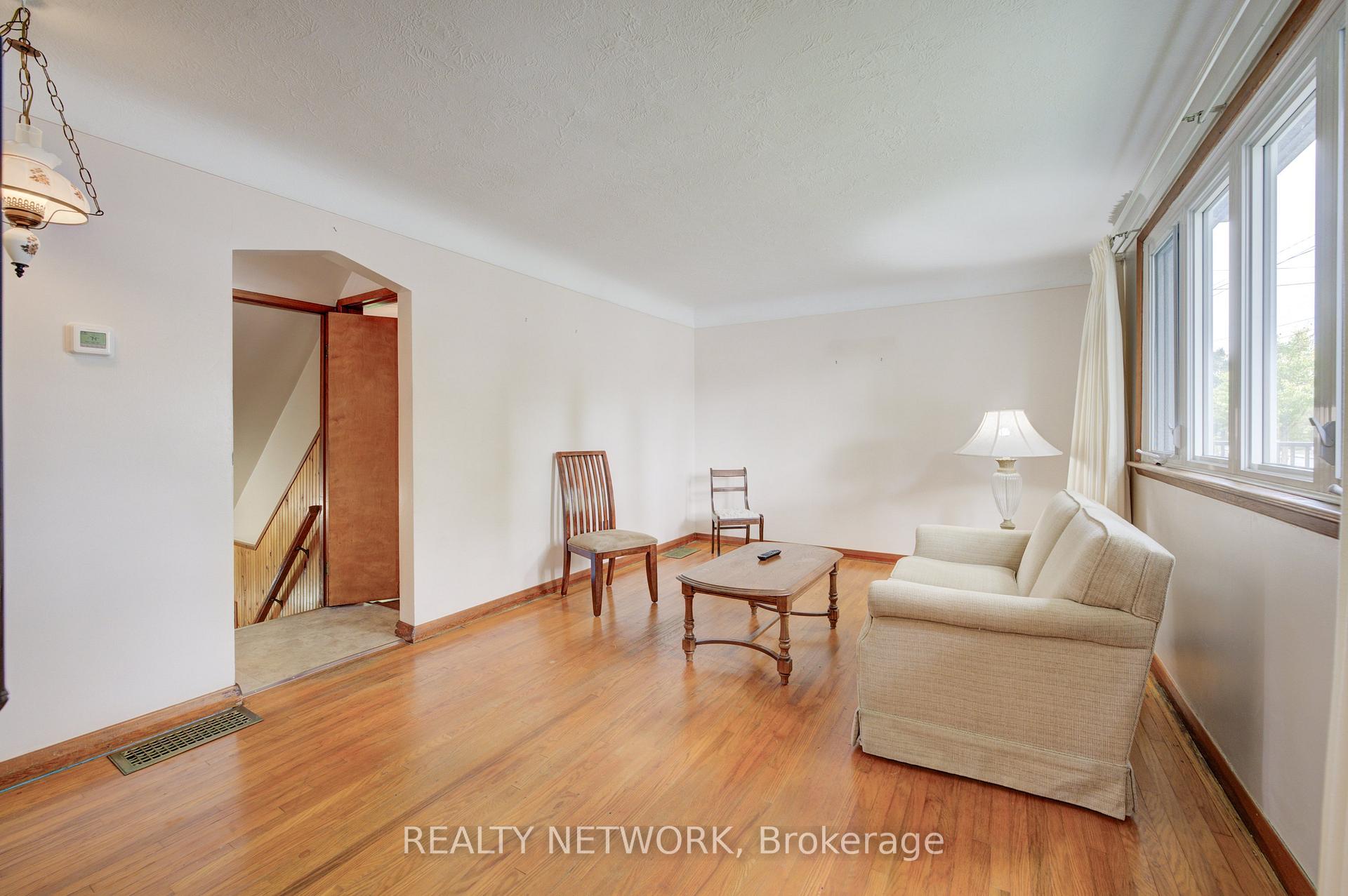 Photo 4 of 22 East 44th Street, Hamilton, Sunninghill — HOMEH
