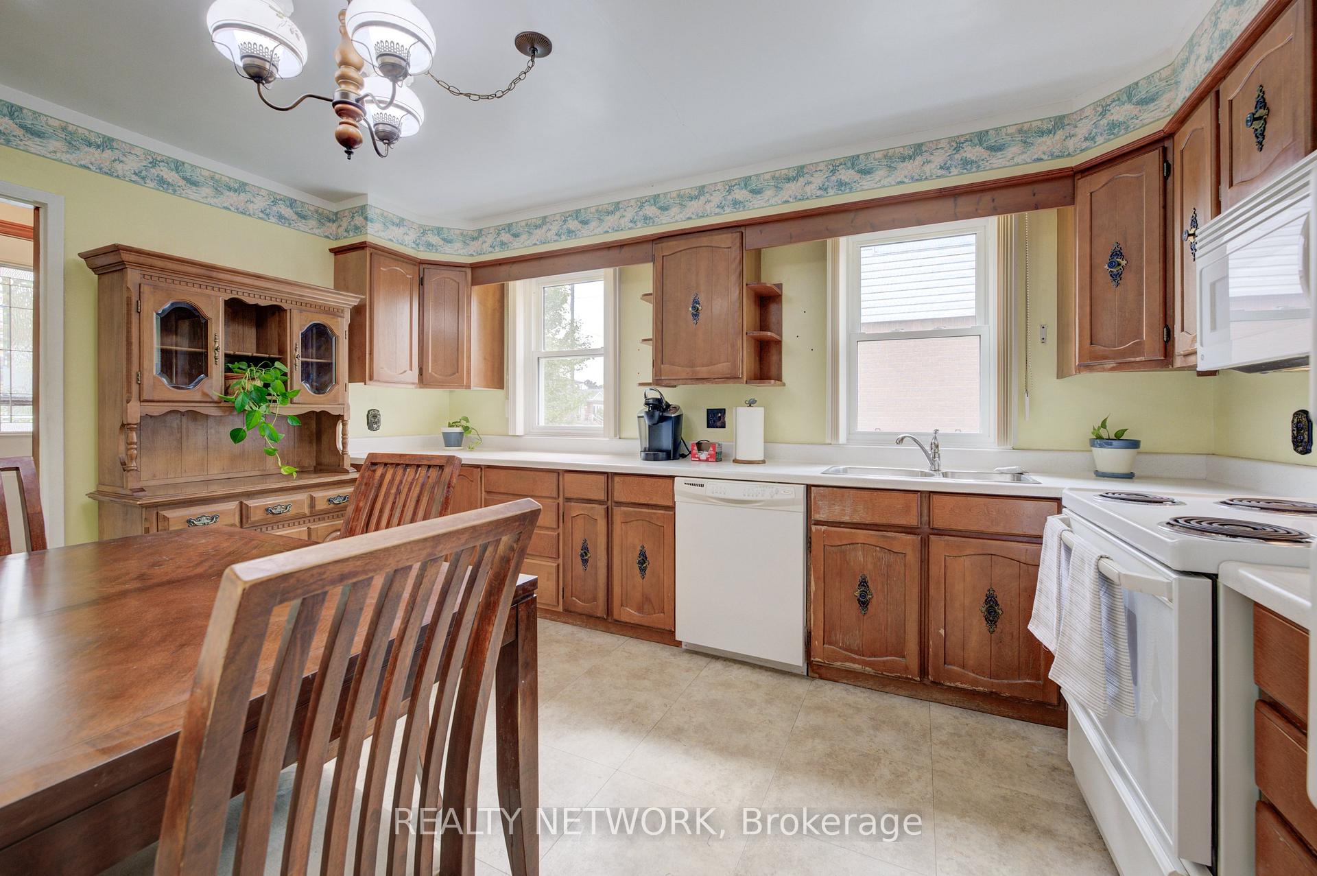Photo 5 of 22 East 44th Street, Hamilton, Sunninghill — HOMEH
