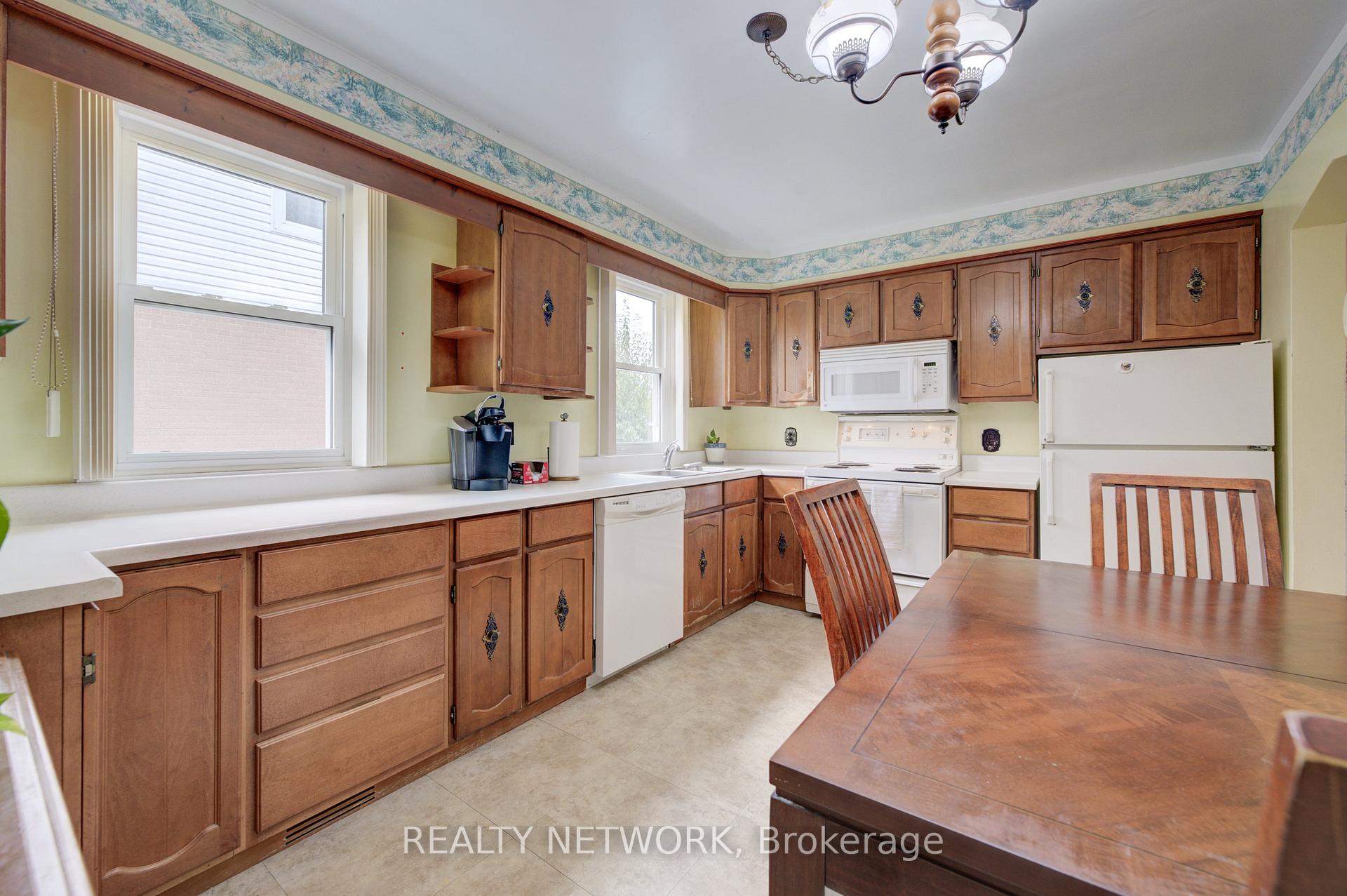 Photo 7 of 22 East 44th Street, Hamilton, Sunninghill — HOMEH