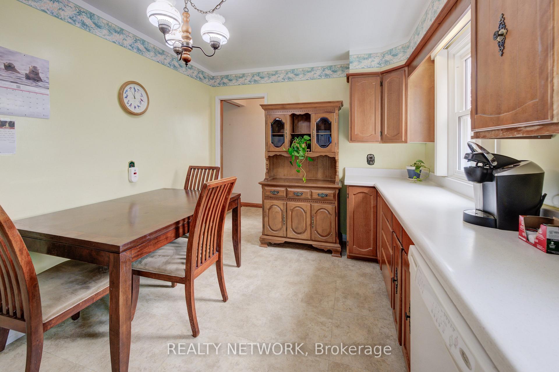Photo 8 of 22 East 44th Street, Hamilton, Sunninghill — HOMEH