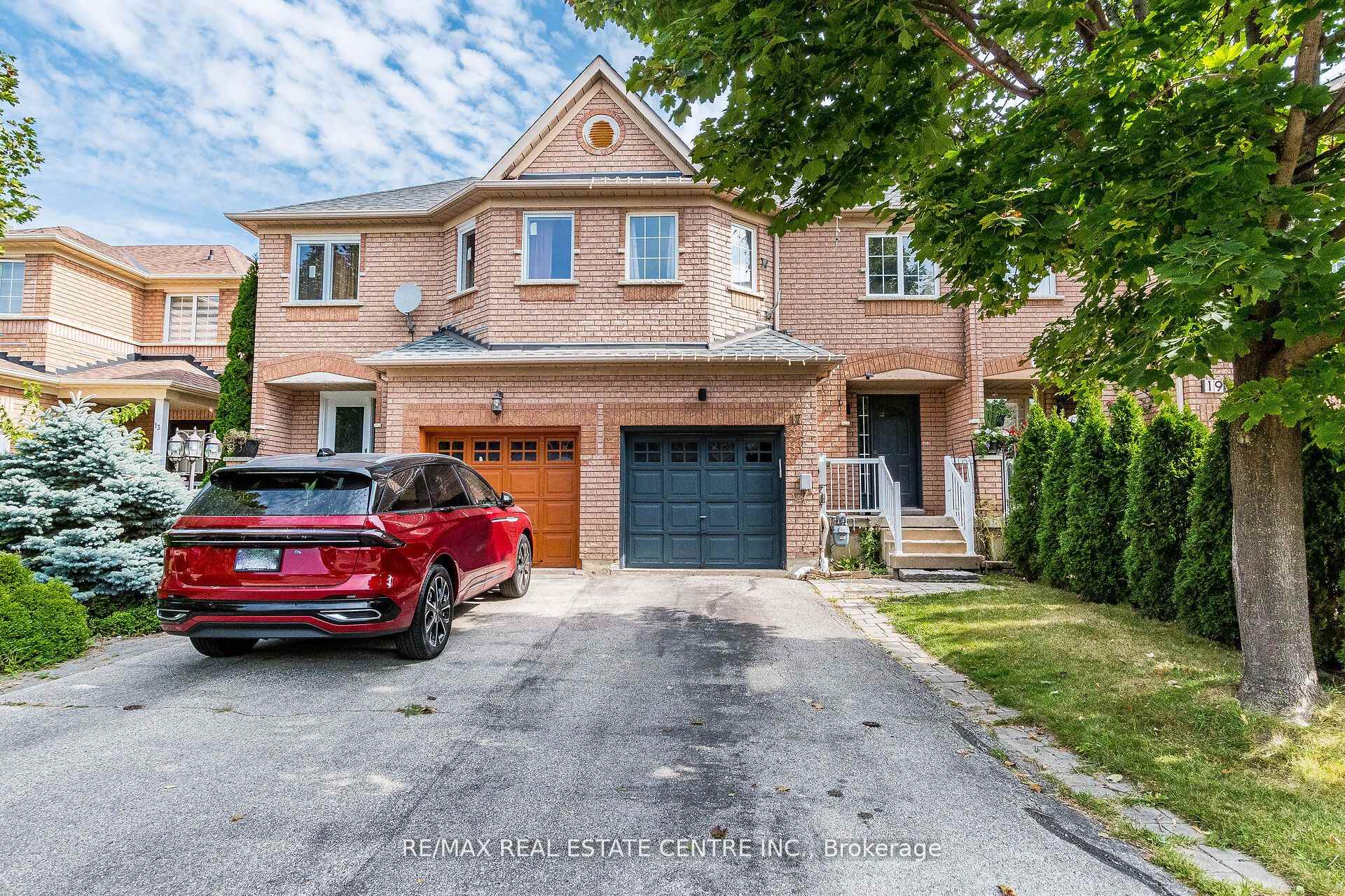 Front of 17 Coppermill Drive
