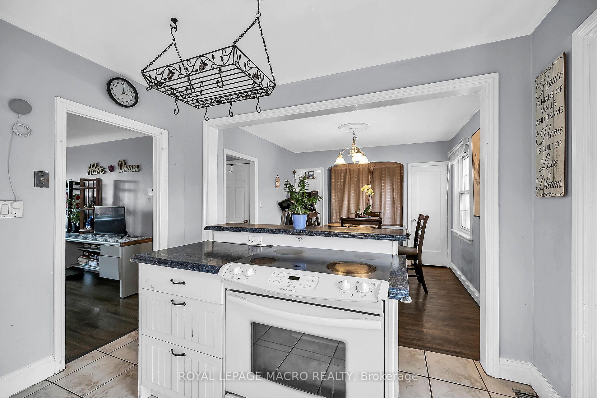 Photo 10 of 294 East 18th Street, Hamilton, Inch Park — HOMEH