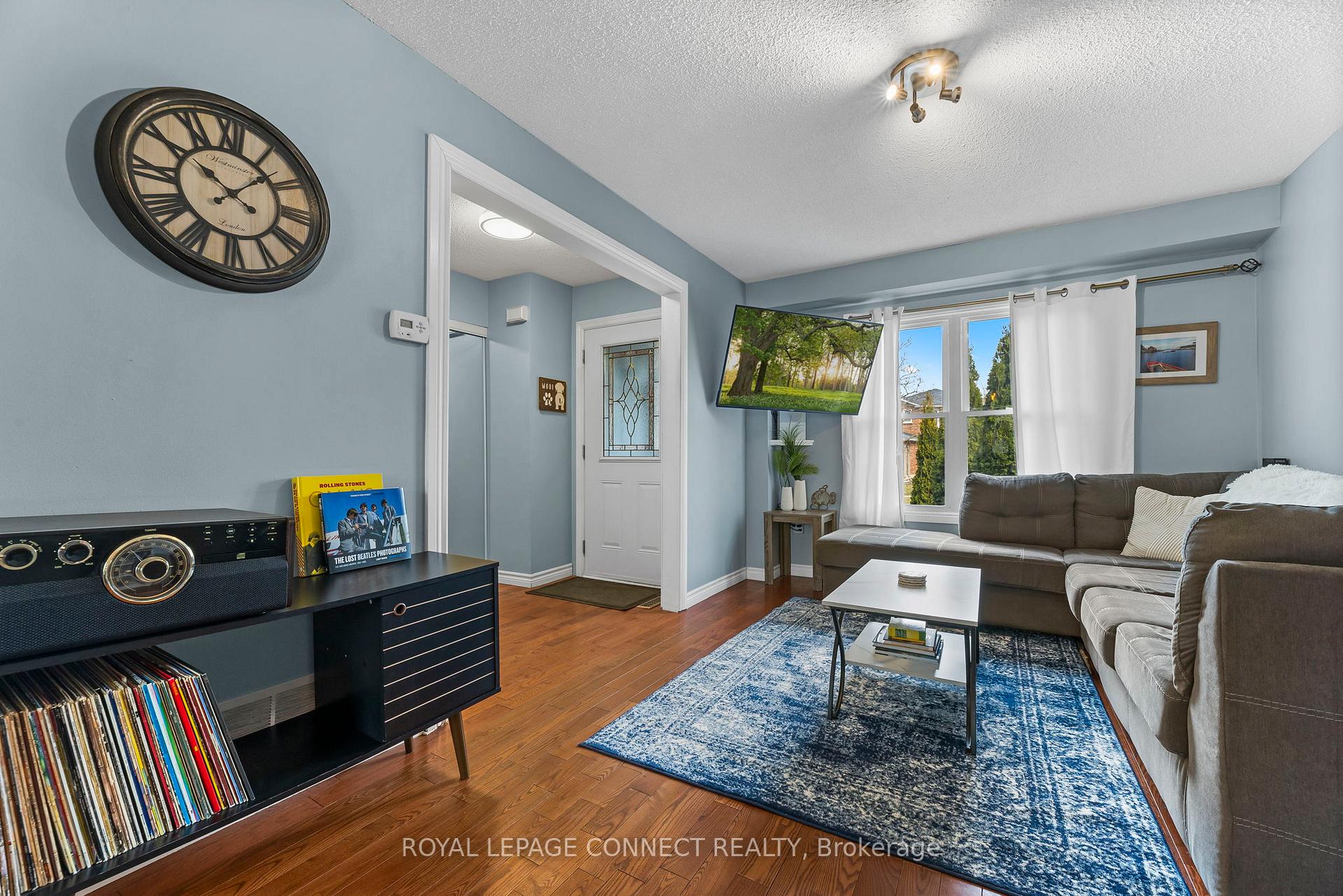 Photo 4 of 15 Patterson Crescent, Ajax, Central — HOMEH