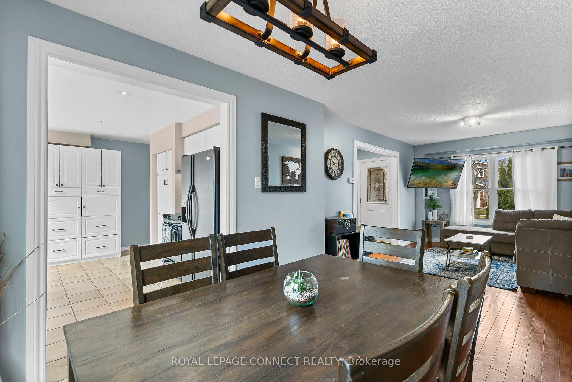 Photo 8 of 15 Patterson Crescent, Ajax, Central — HOMEH