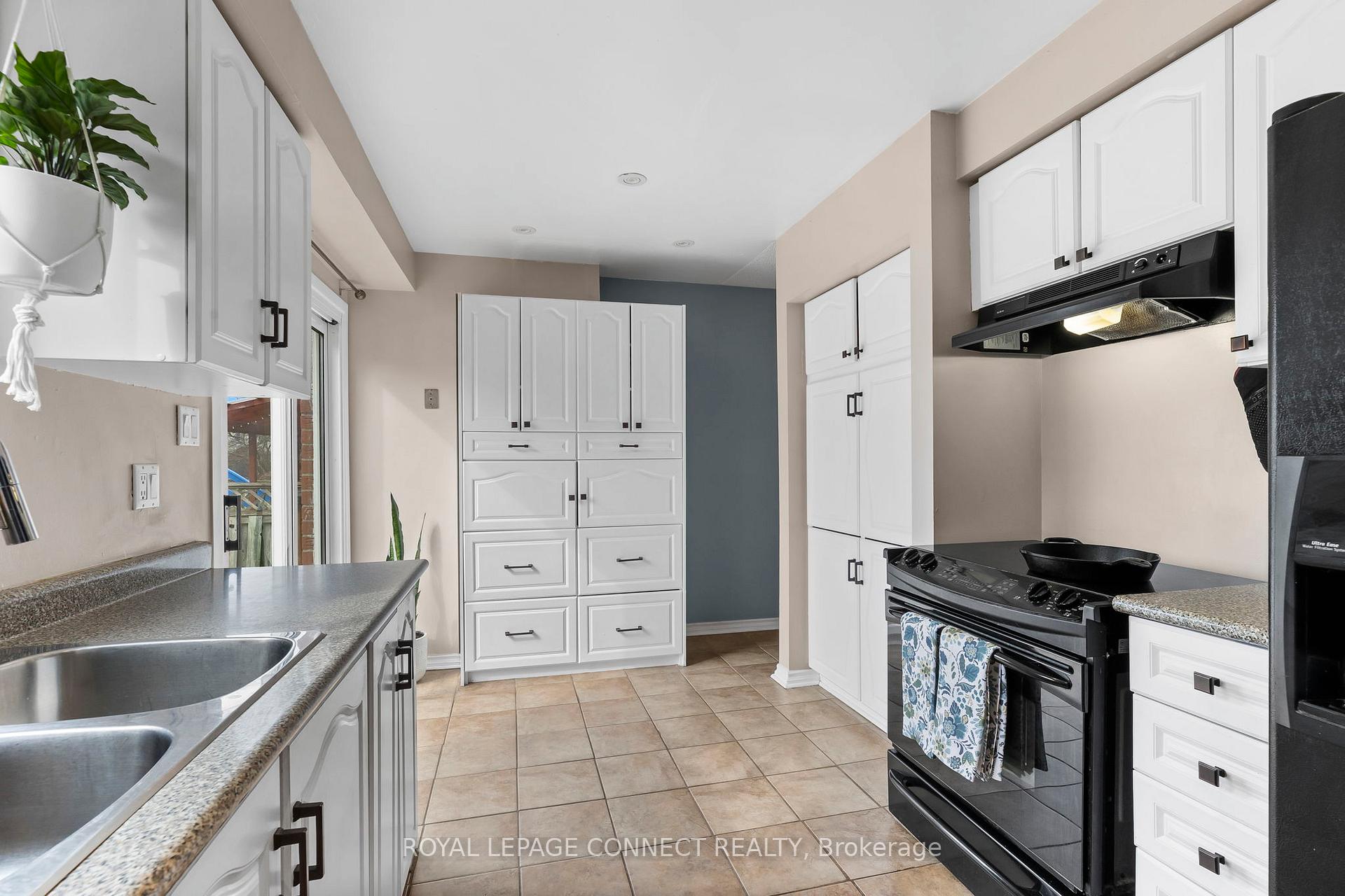 Photo 9 of 15 Patterson Crescent, Ajax, Central — HOMEH