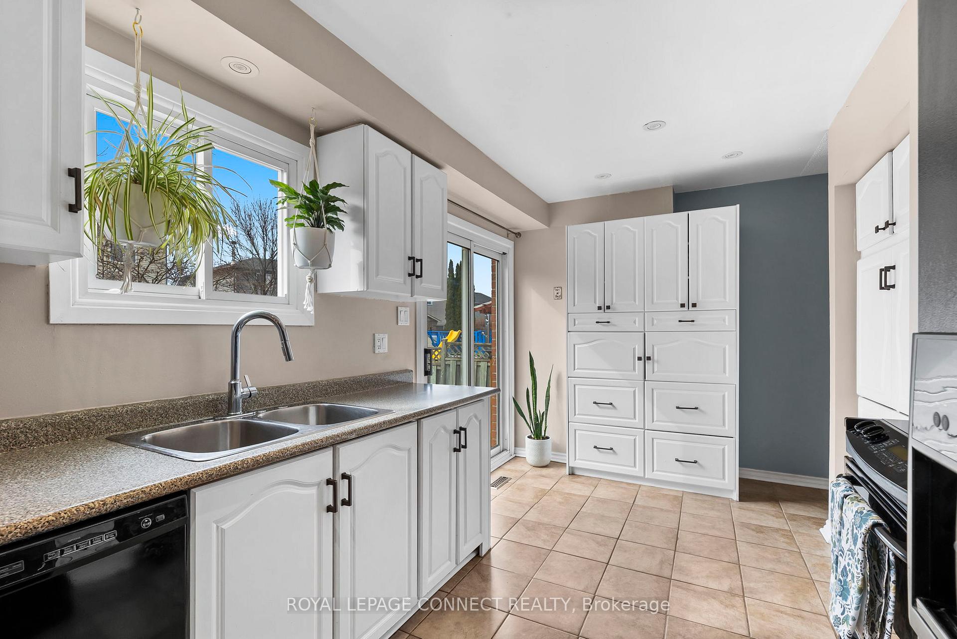 Photo 10 of 15 Patterson Crescent, Ajax, Central — HOMEH