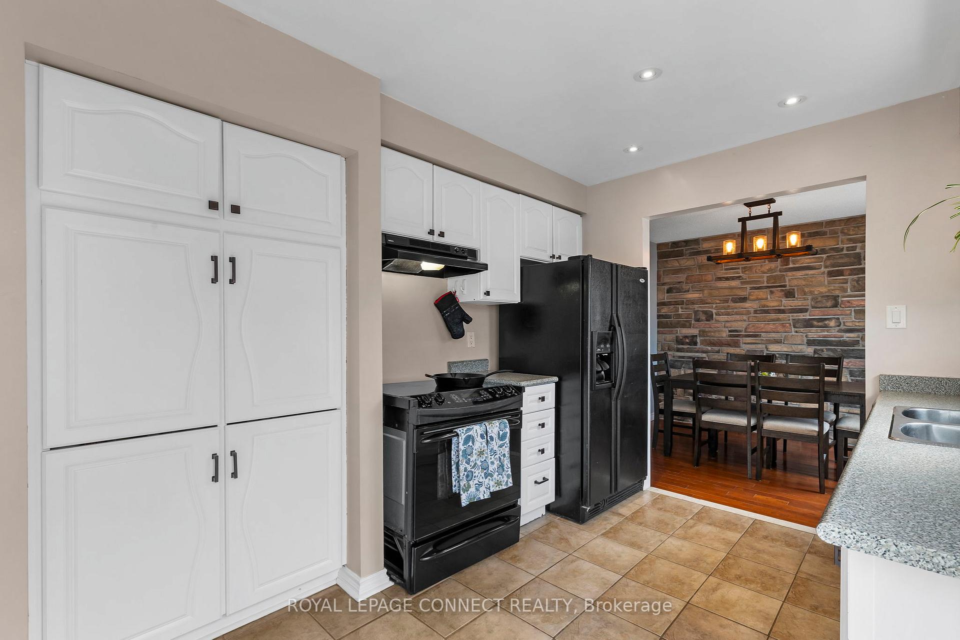 Photo 11 of 15 Patterson Crescent, Ajax, Central — HOMEH