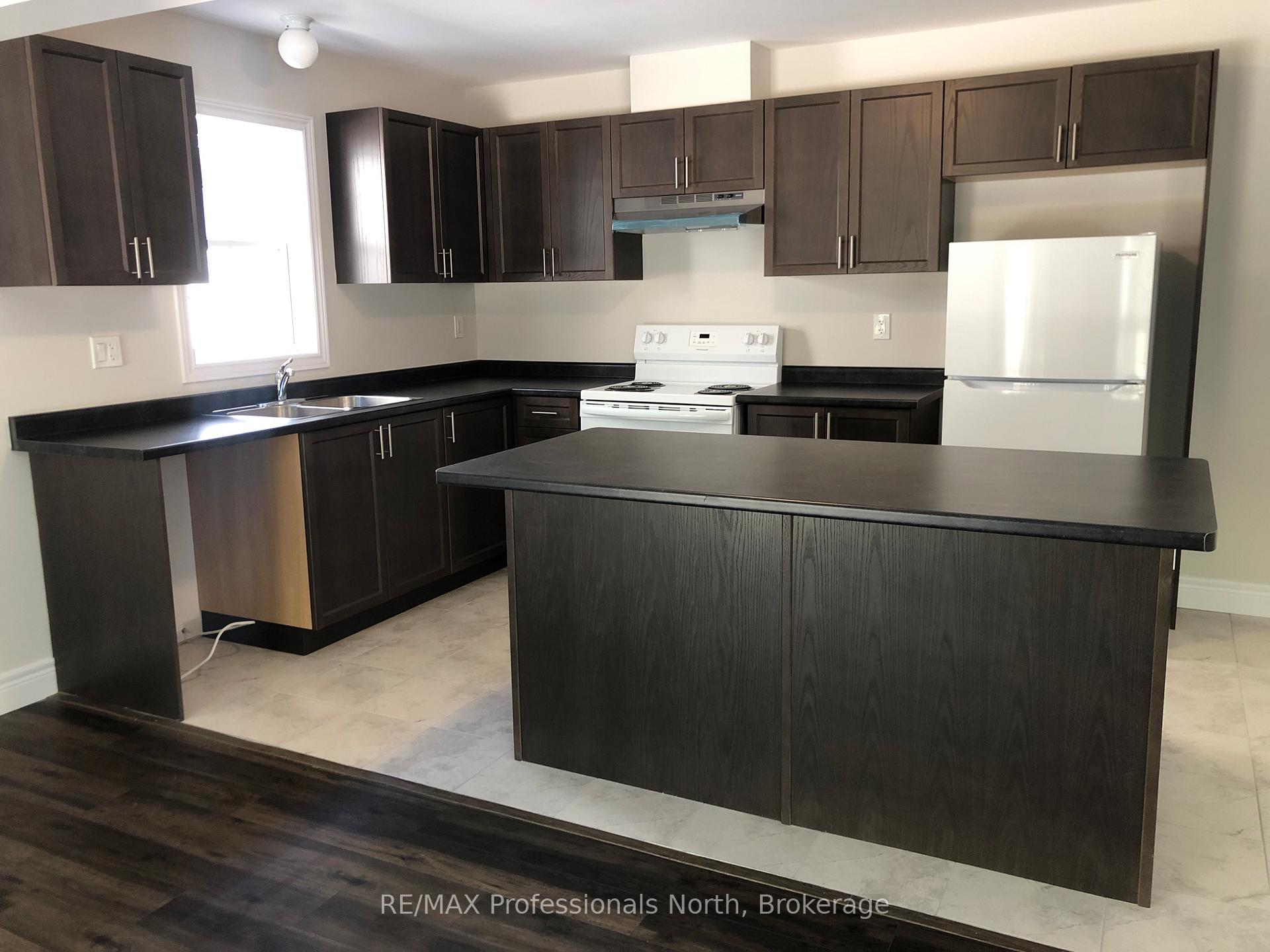 Photo 3 of 225 Wild Rose Drive, Gravenhurst, Muskoka (S) — HOMEH