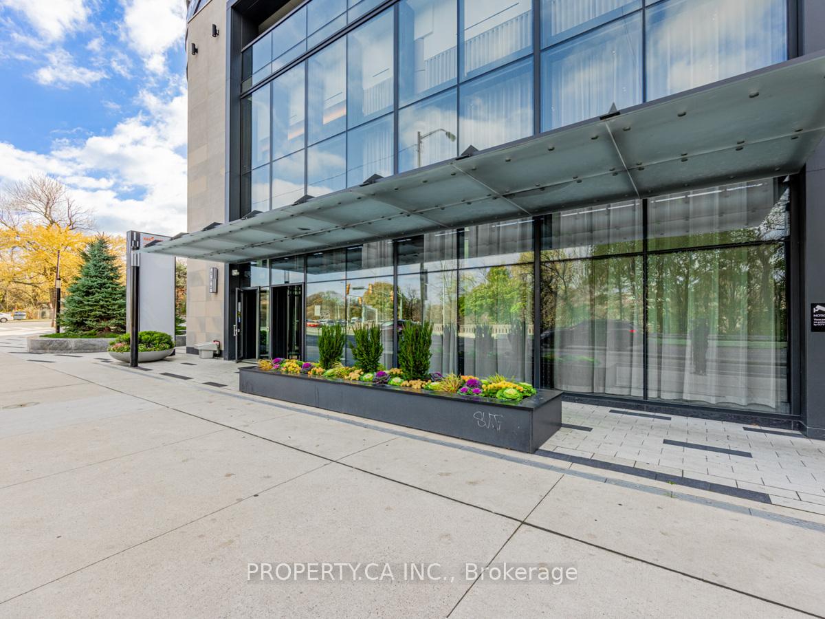 Front of Unit 318, 585 Bloor Street E