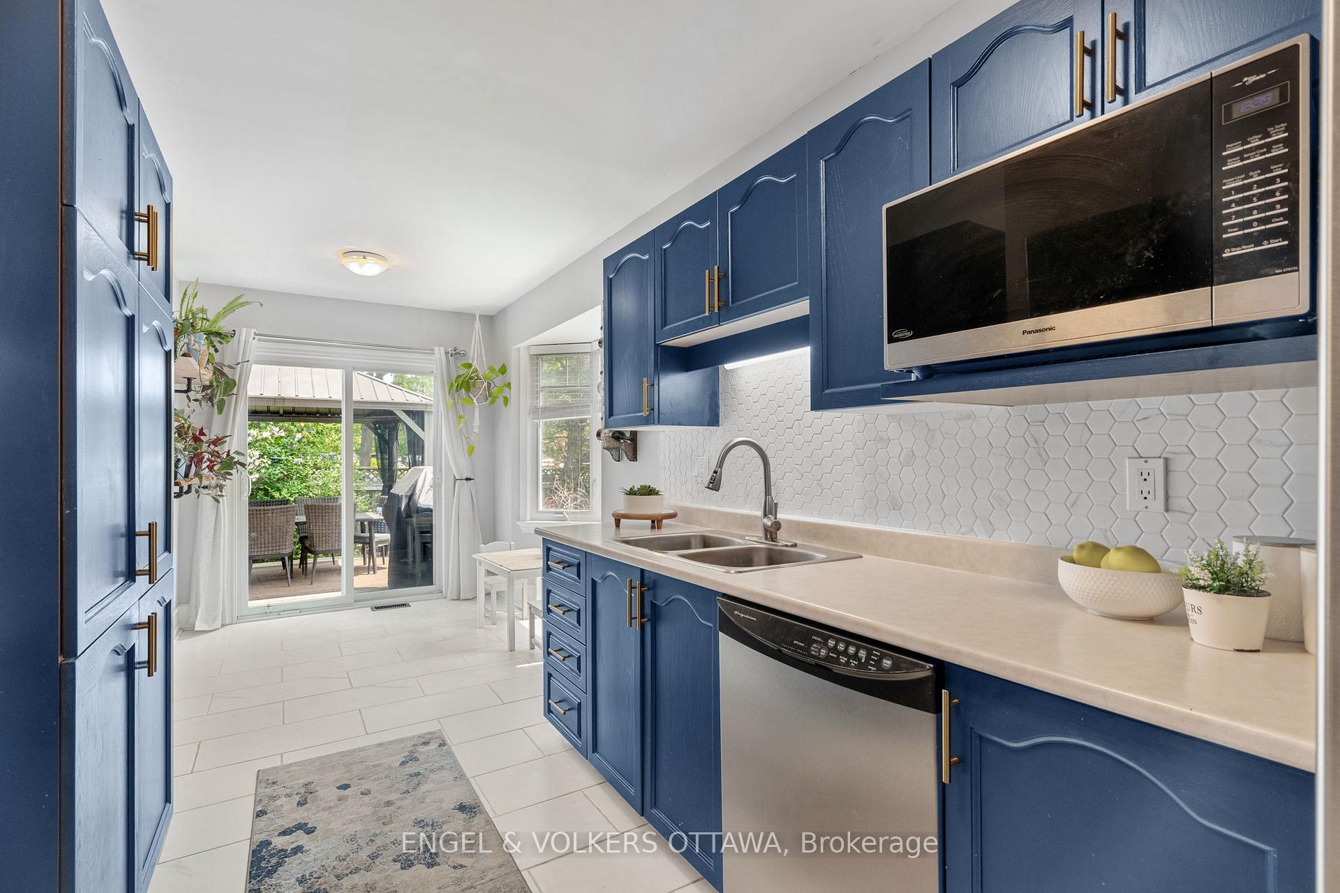 Photo 18 of 92 Markland Crescent, Ottawa, Barrhaven East — HOMEH