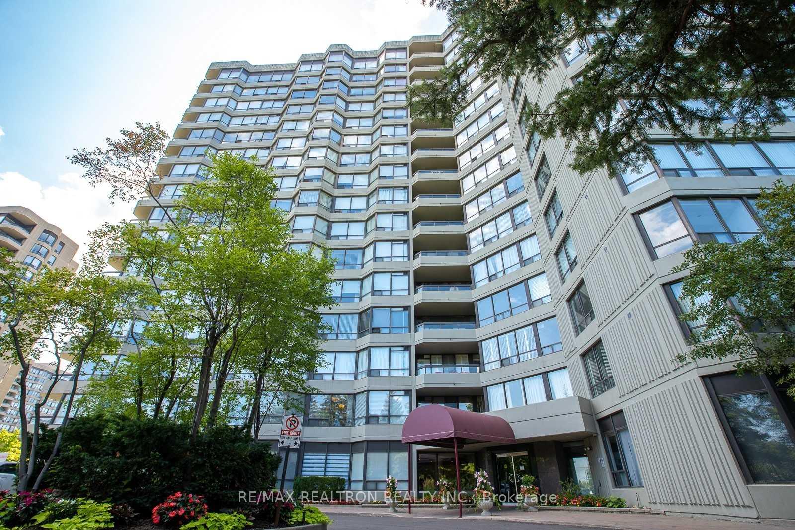 Front of Unit 1609, 7460 Bathurst Street