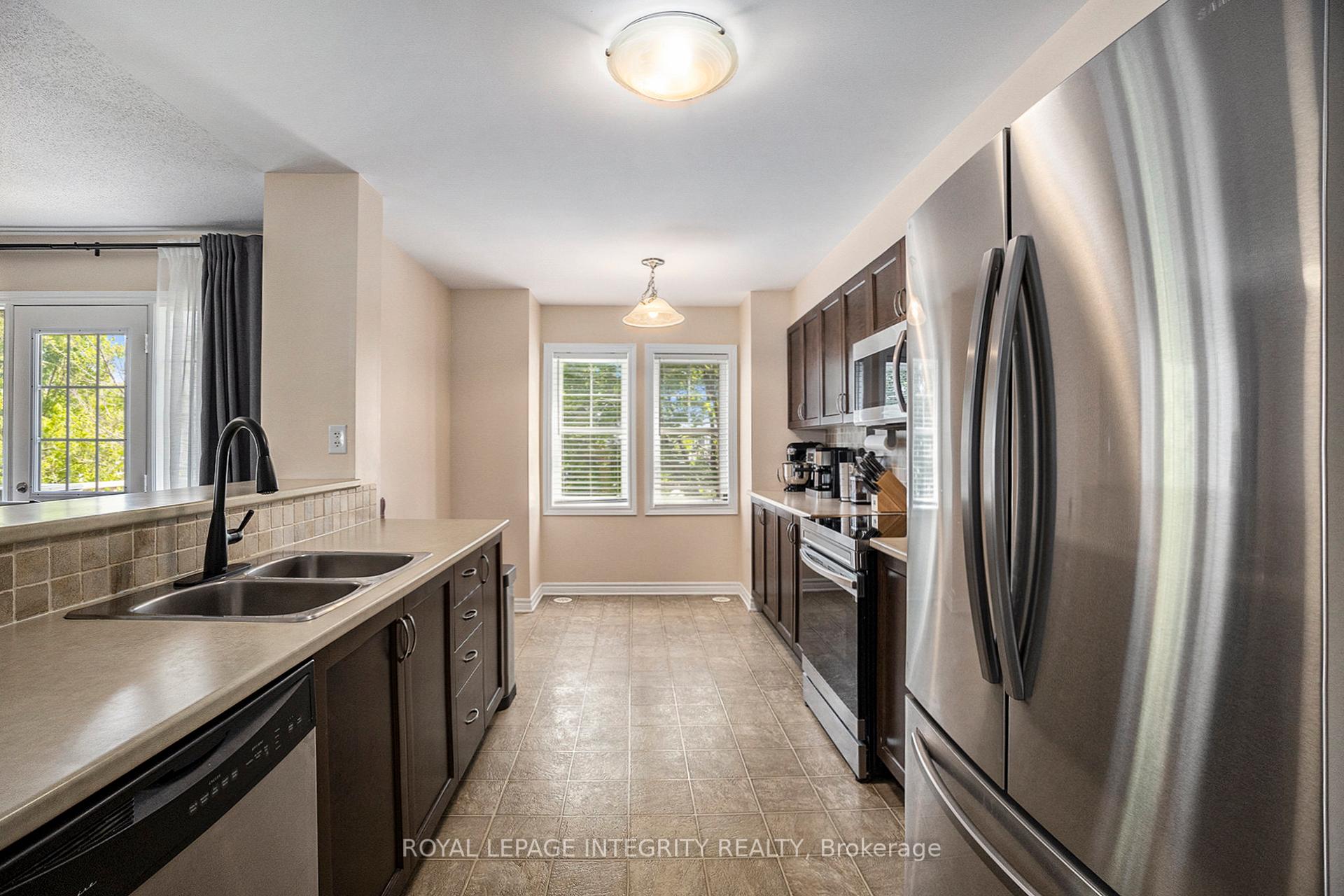 Photo 8 of 2535 Waterlilly Way, Ottawa, Barrhaven - Heritage Park — HOMEH