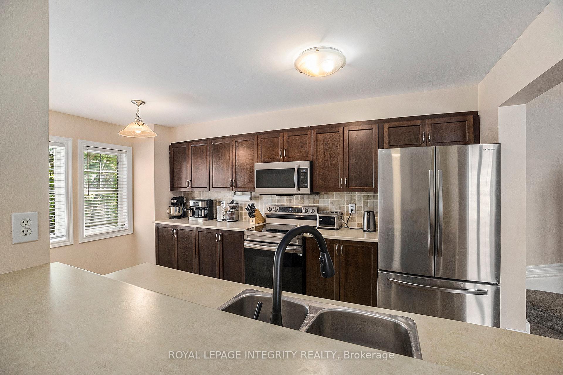 Photo 9 of 2535 Waterlilly Way, Ottawa, Barrhaven - Heritage Park — HOMEH