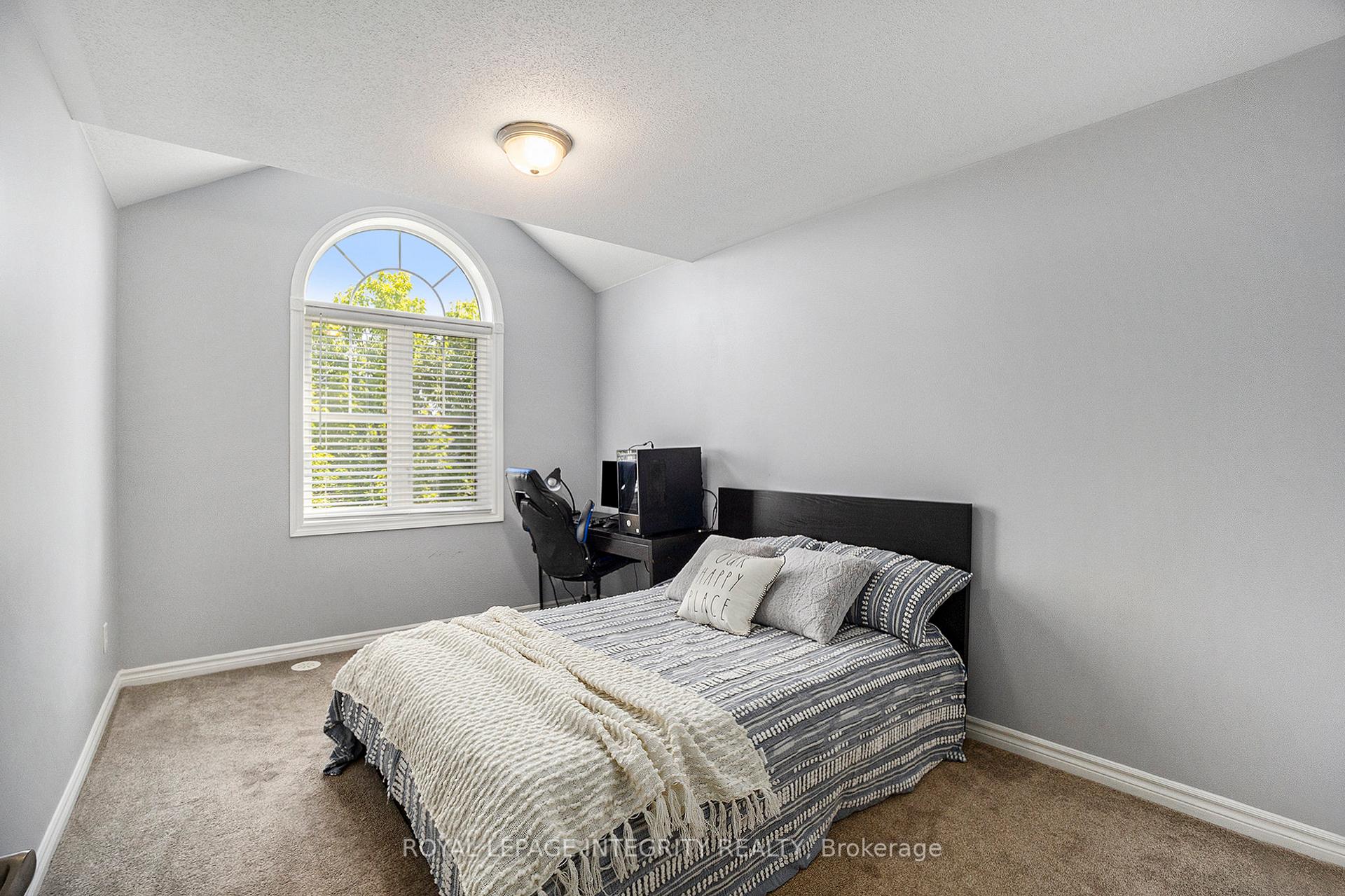 Photo 12 of 2535 Waterlilly Way, Ottawa, Barrhaven - Heritage Park — HOMEH