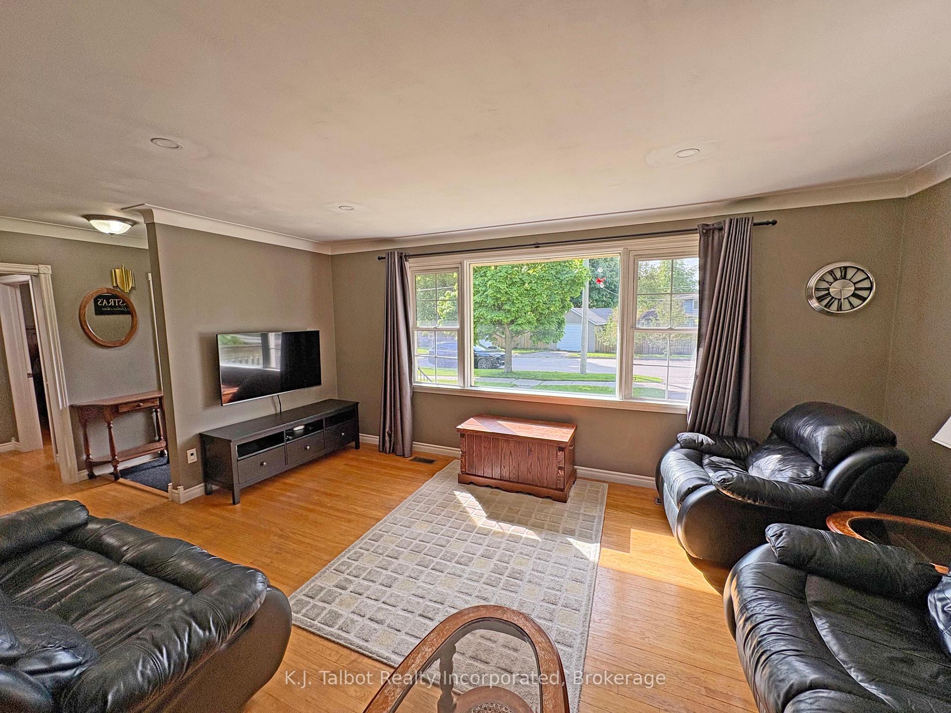Photo 6 of 35 Napier Street, Goderich, Goderich (Town) — HOMEH