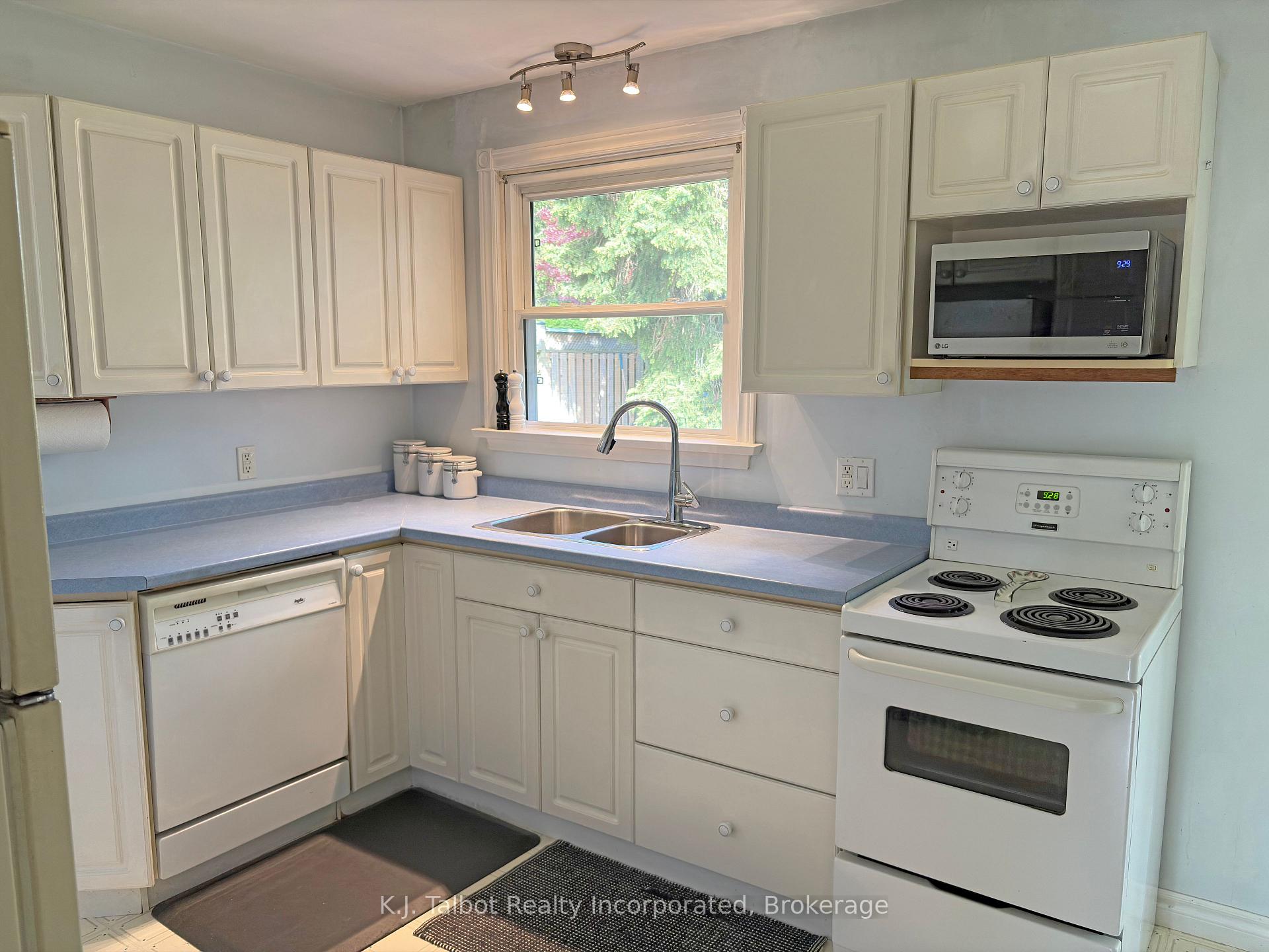 Photo 12 of 35 Napier Street, Goderich, Goderich (Town) — HOMEH