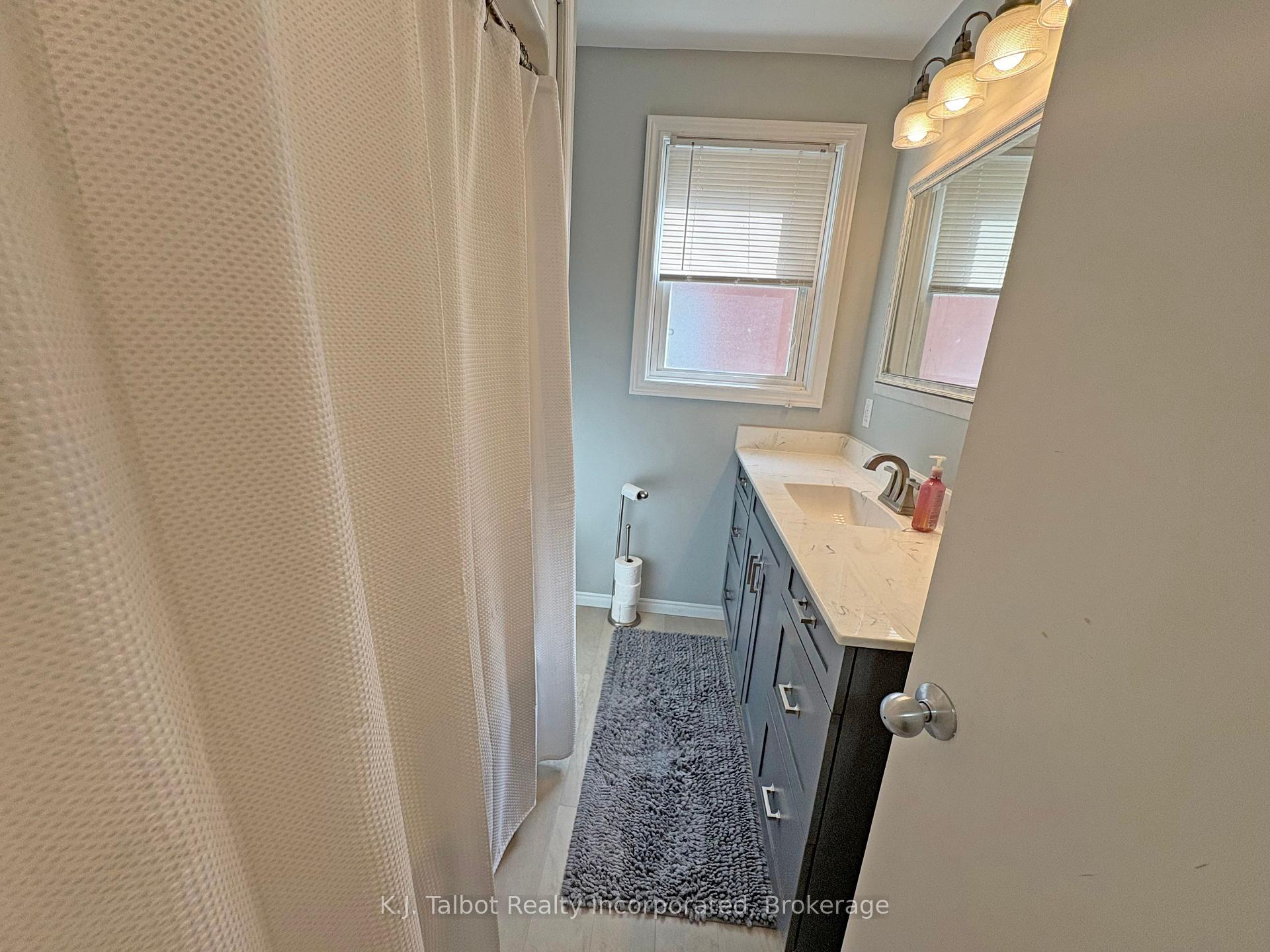 Photo 13 of 35 Napier Street, Goderich, Goderich (Town) — HOMEH
