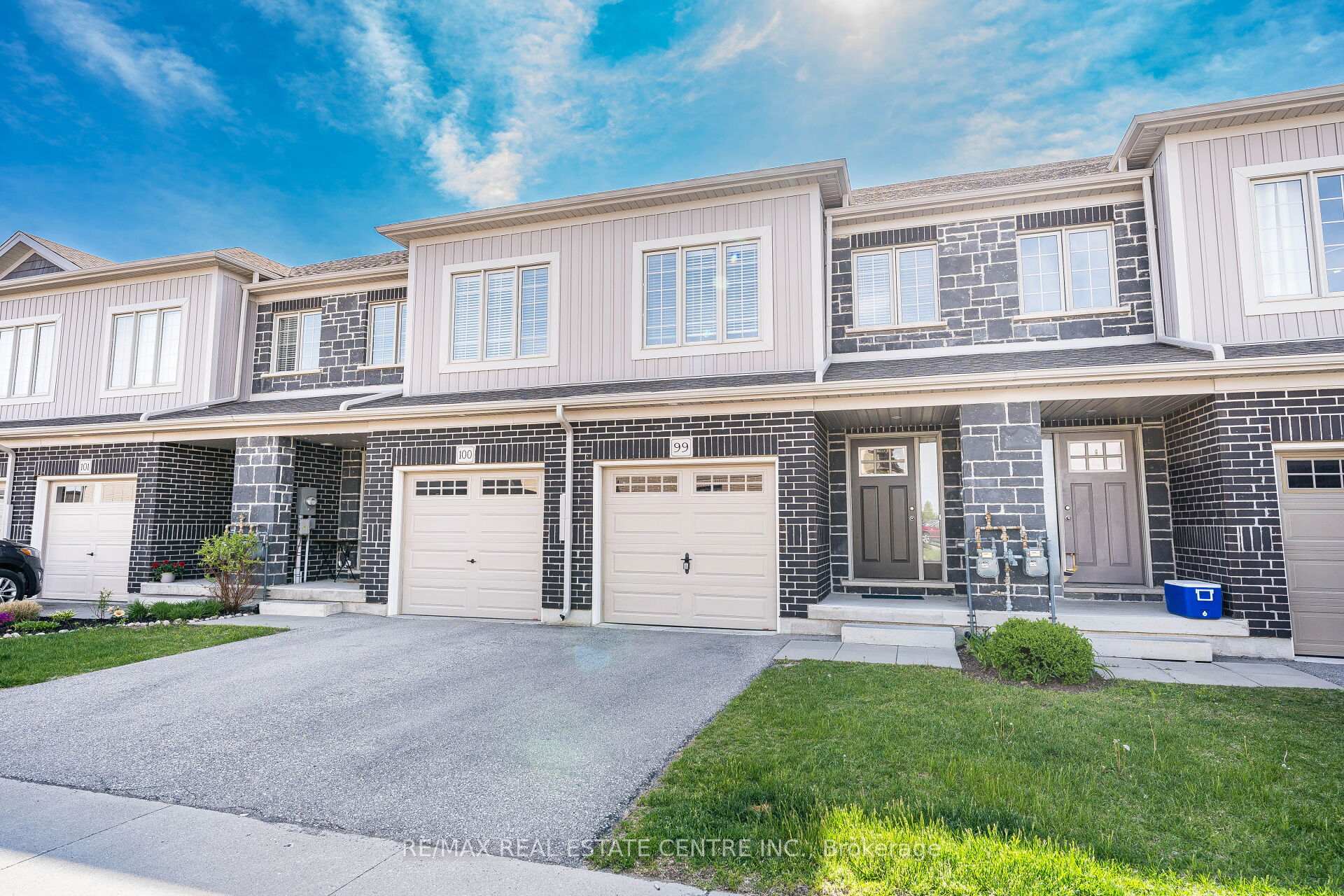 Front of Unit 99, 135 Hardcastle Drive