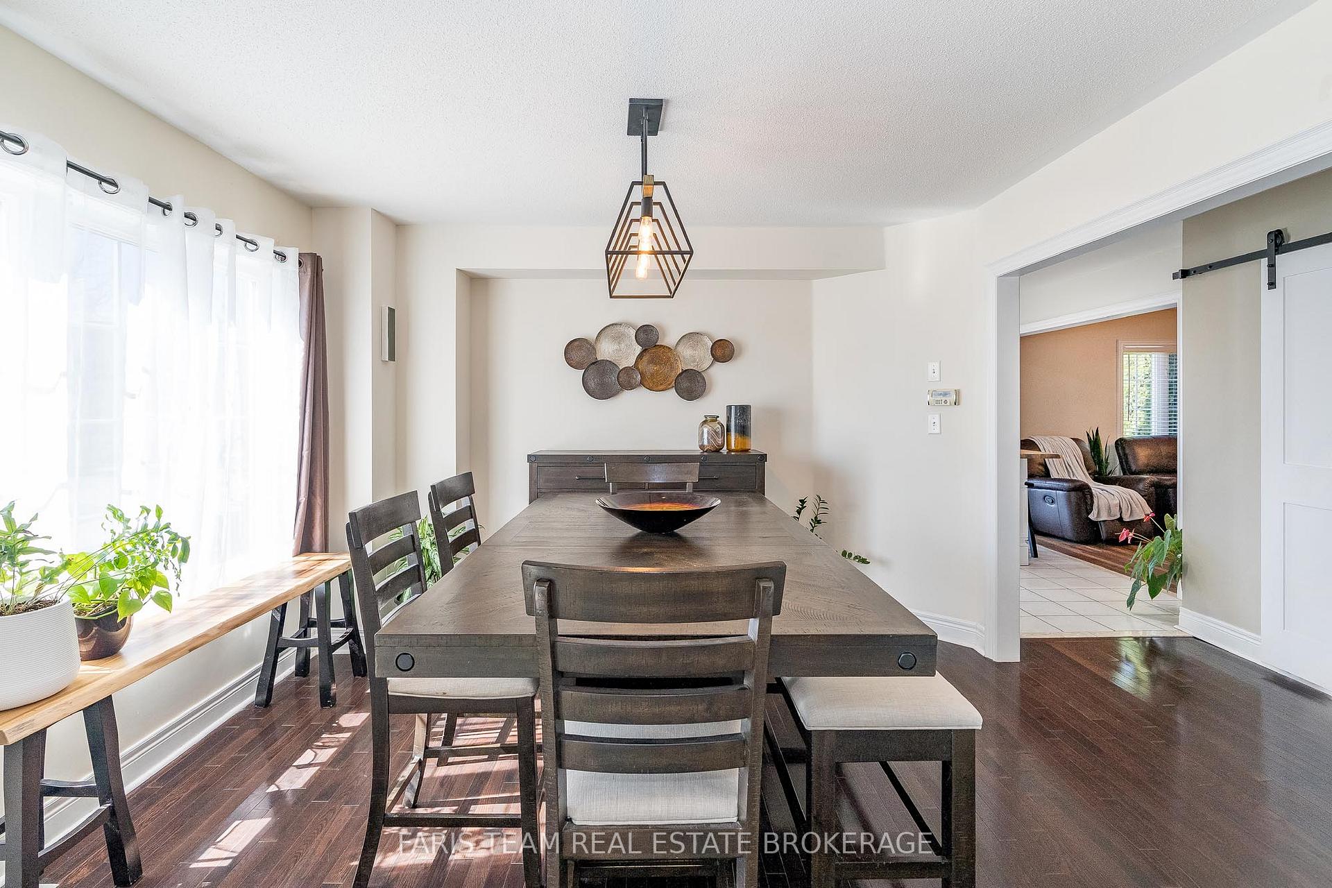 Photo 8 of 58 Counsellor Terrace, Barrie, Innis-Shore — HOMEH