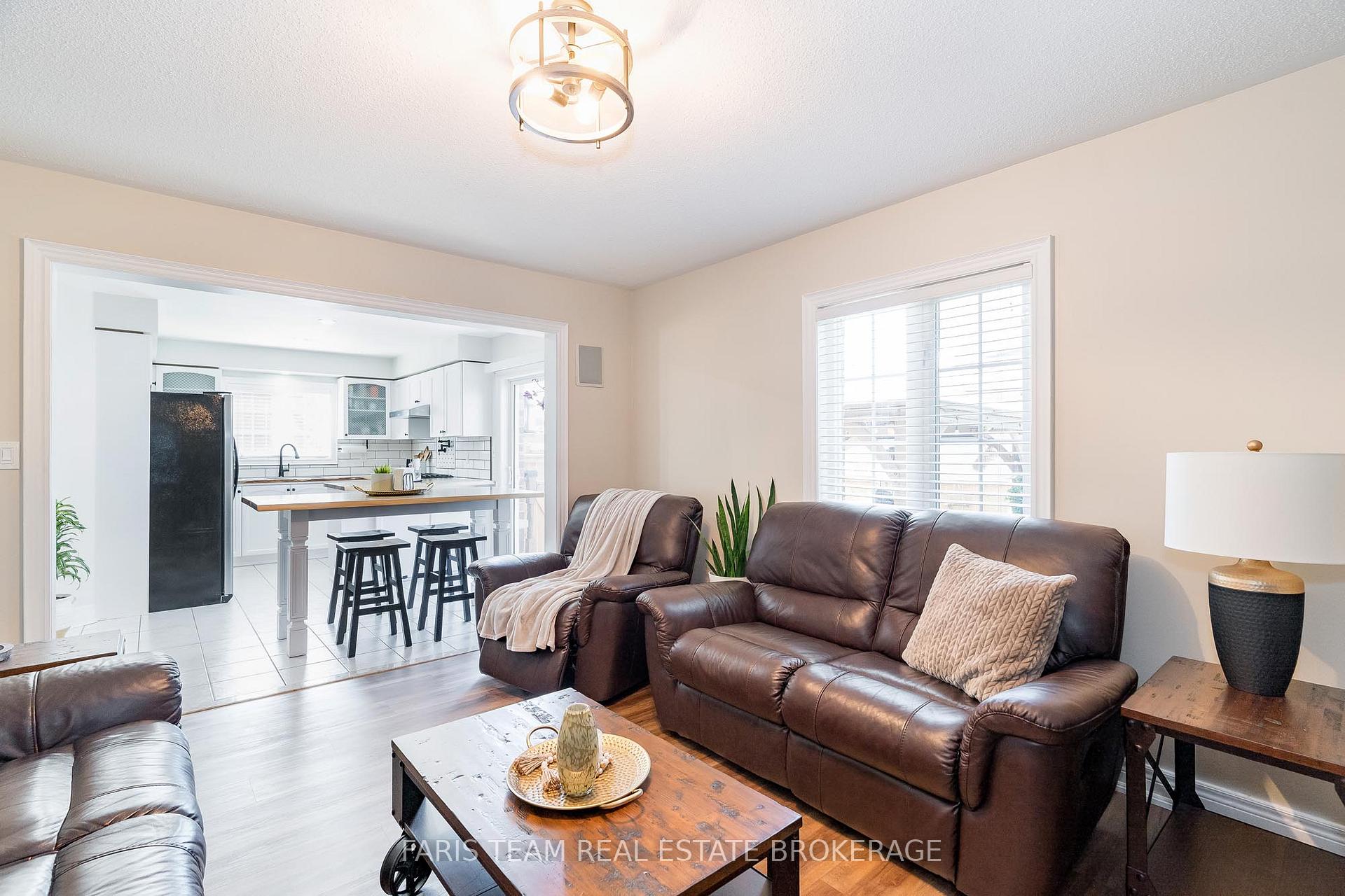 Photo 11 of 58 Counsellor Terrace, Barrie, Innis-Shore — HOMEH