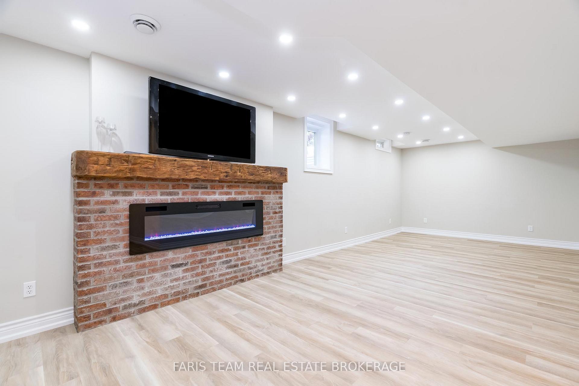 Photo 27 of 58 Counsellor Terrace, Barrie, Innis-Shore — HOMEH