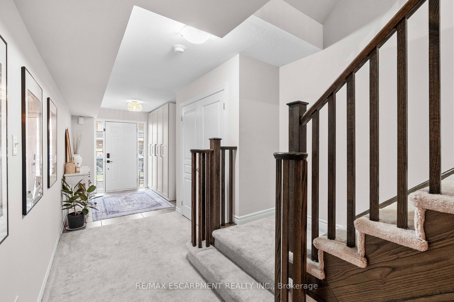 Photo 5 of 7 Savage Drive, Hamilton, Waterdown — HOMEH