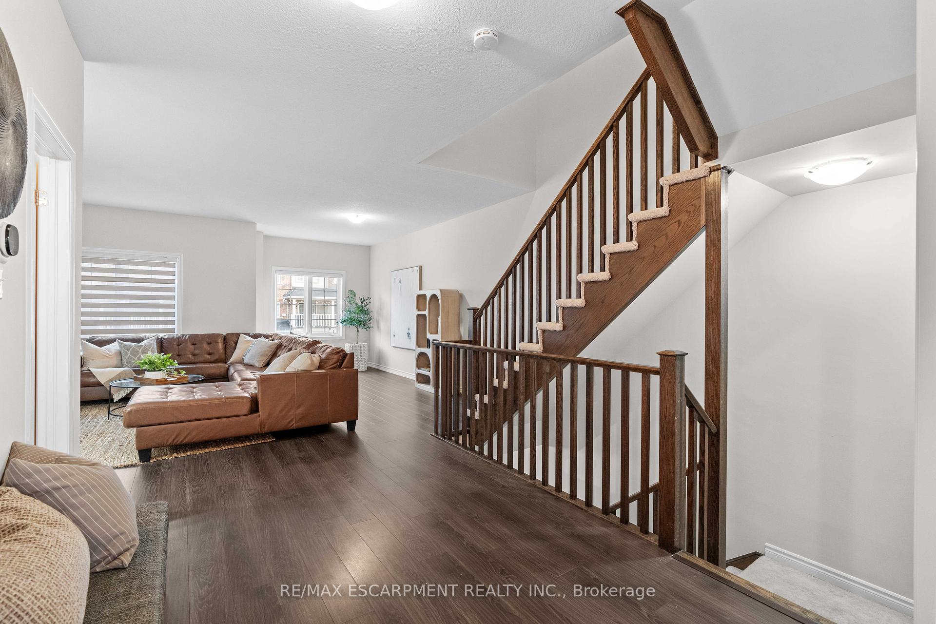 Photo 9 of 7 Savage Drive, Hamilton, Waterdown — HOMEH