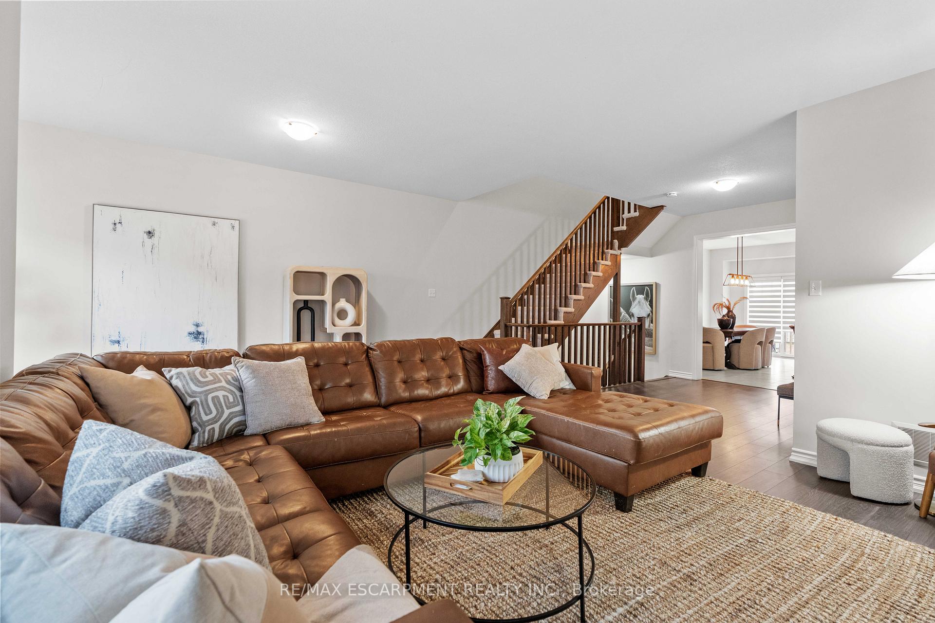 Photo 11 of 7 Savage Drive, Hamilton, Waterdown — HOMEH