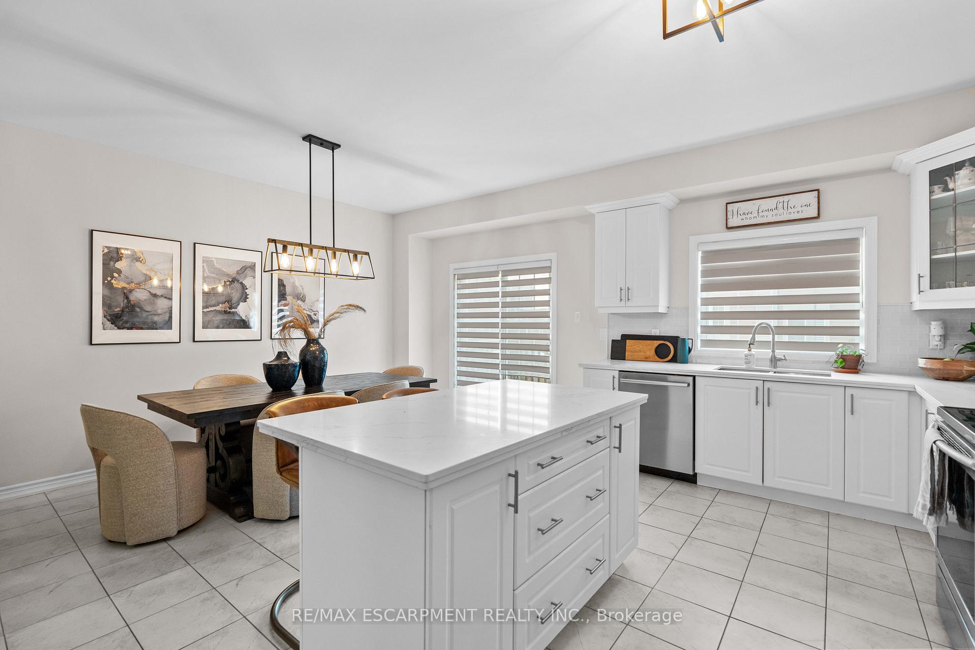 Photo 15 of 7 Savage Drive, Hamilton, Waterdown — HOMEH