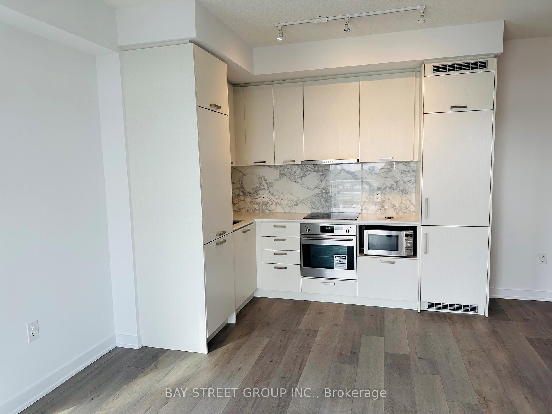 Photo 1 of Unit 905, 38 Honeycrisp Crescent, Vaughan, Vaughan Corporate Centre — HOMEH