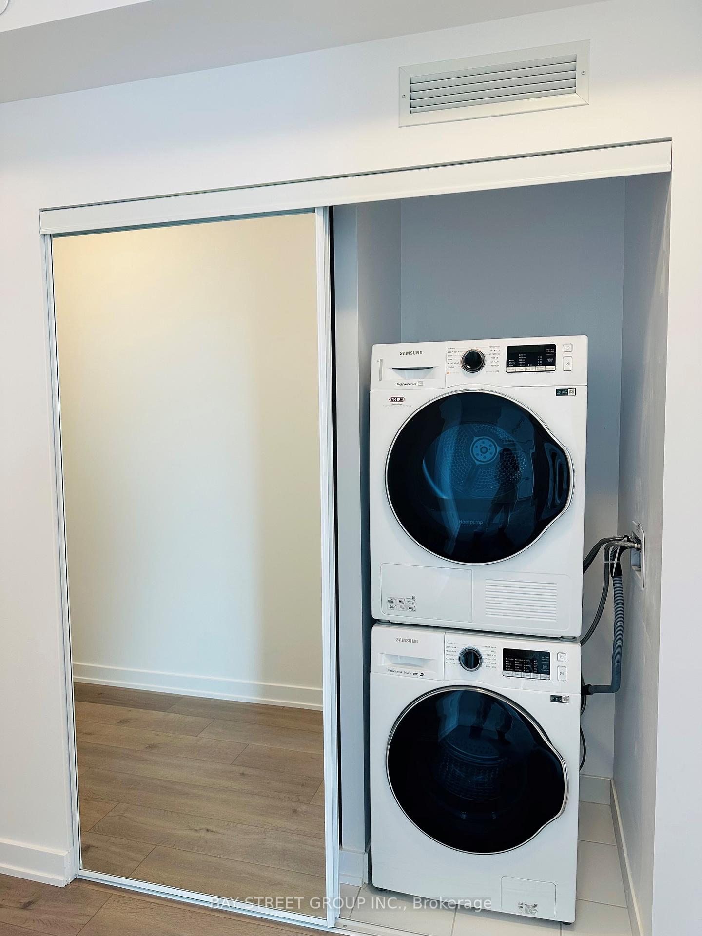 Photo 8 of Unit 905, 38 Honeycrisp Crescent, Vaughan, Vaughan Corporate Centre — HOMEH