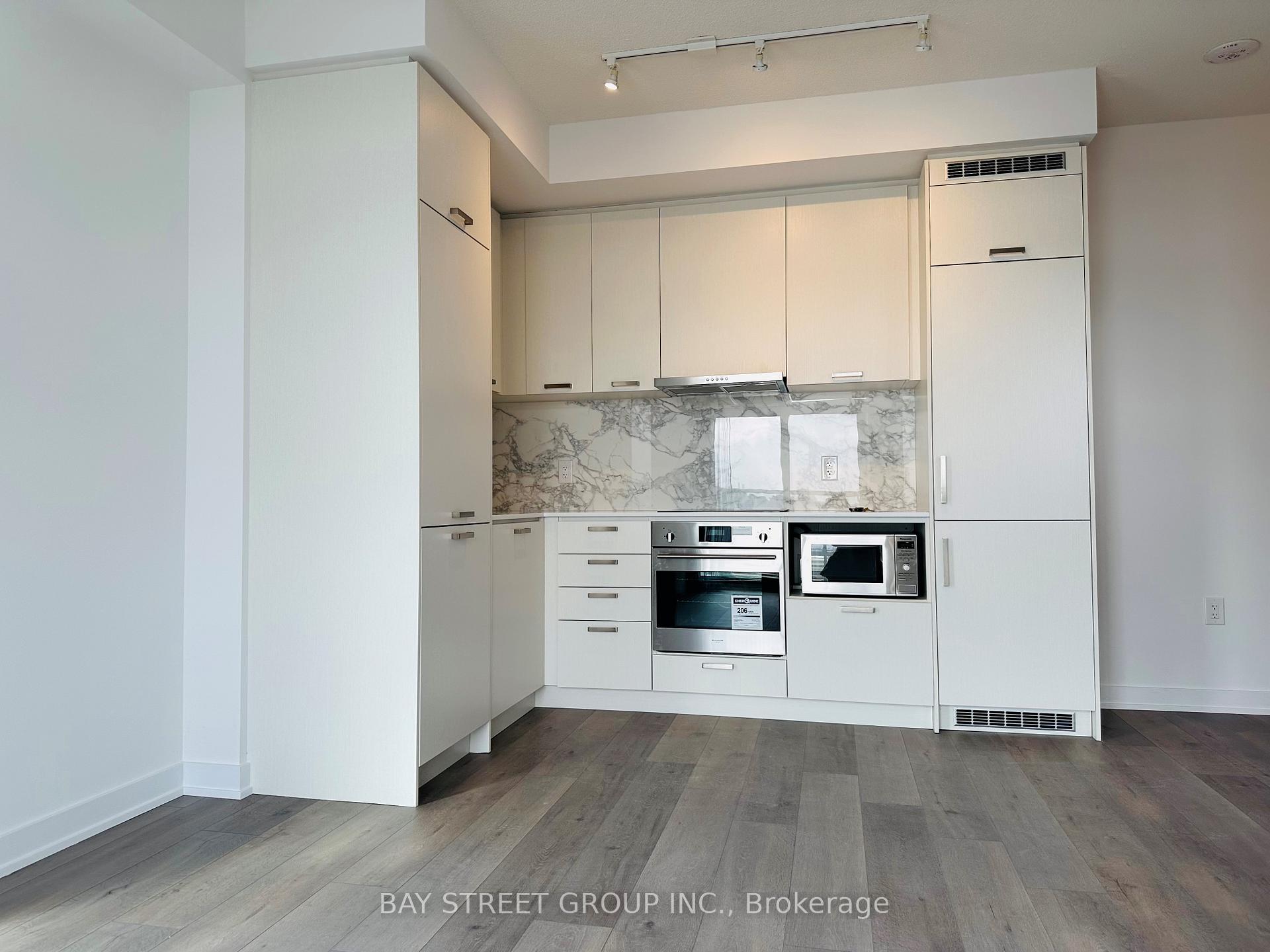 Photo 9 of Unit 905, 38 Honeycrisp Crescent, Vaughan, Vaughan Corporate Centre — HOMEH