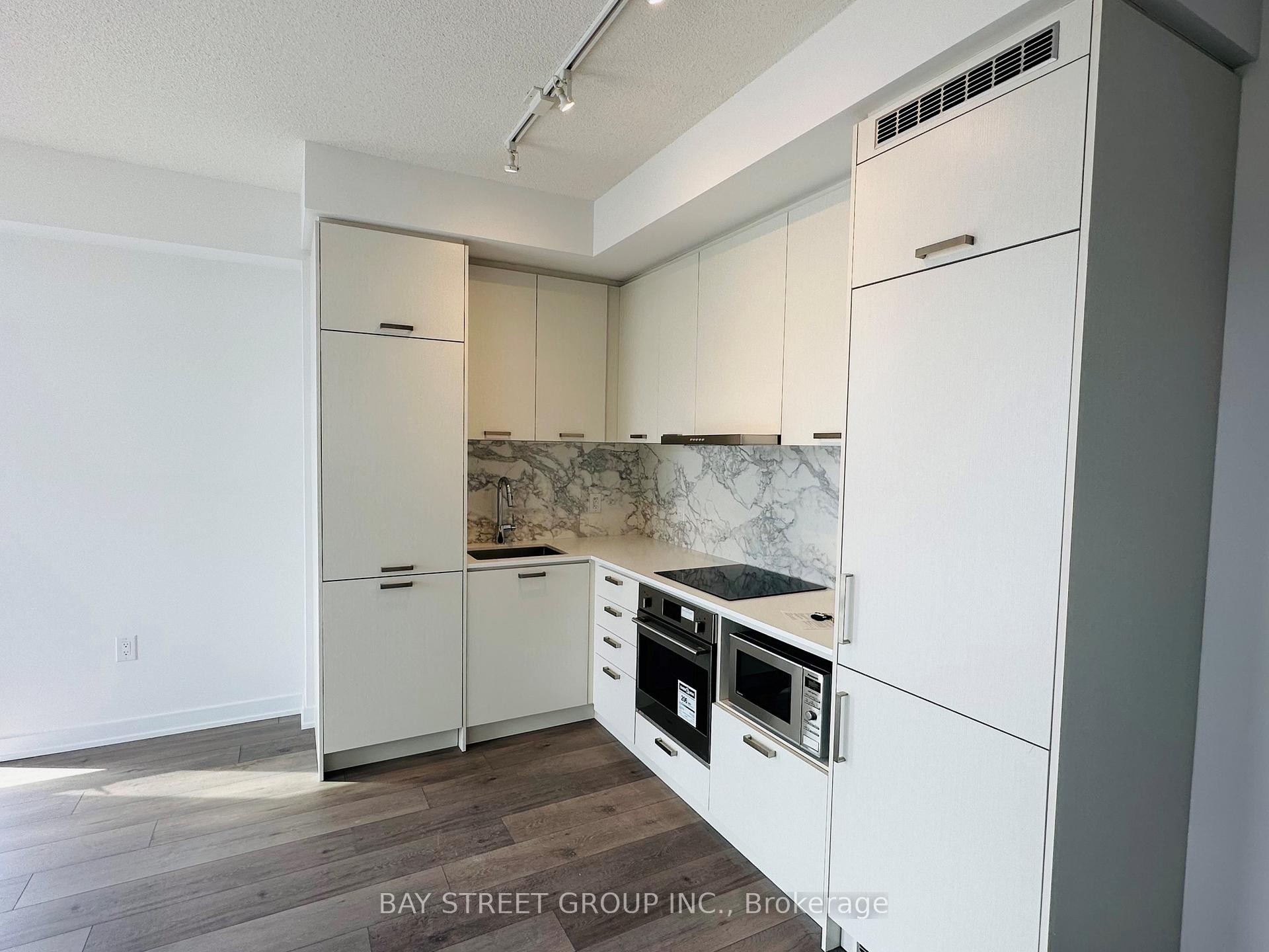 Photo 10 of Unit 905, 38 Honeycrisp Crescent, Vaughan, Vaughan Corporate Centre — HOMEH