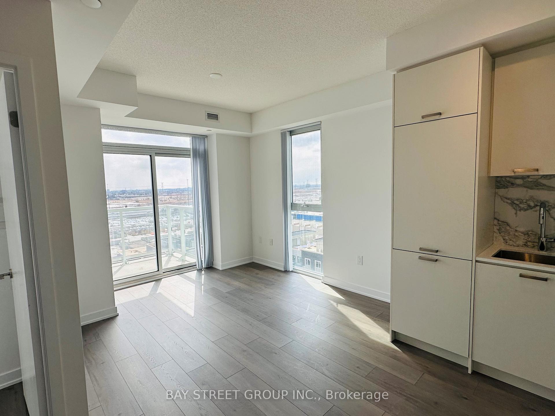 Photo 12 of Unit 905, 38 Honeycrisp Crescent, Vaughan, Vaughan Corporate Centre — HOMEH