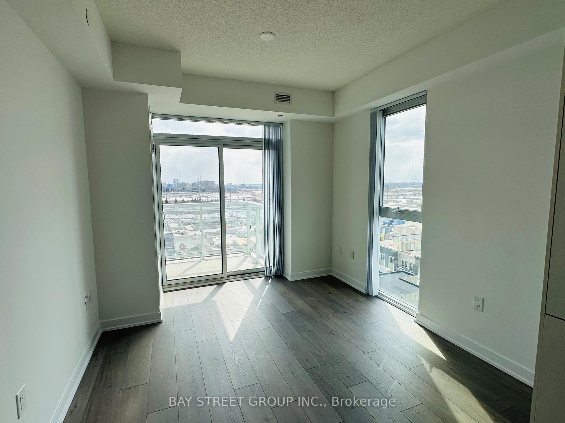 Photo 14 of Unit 905, 38 Honeycrisp Crescent, Vaughan, Vaughan Corporate Centre — HOMEH